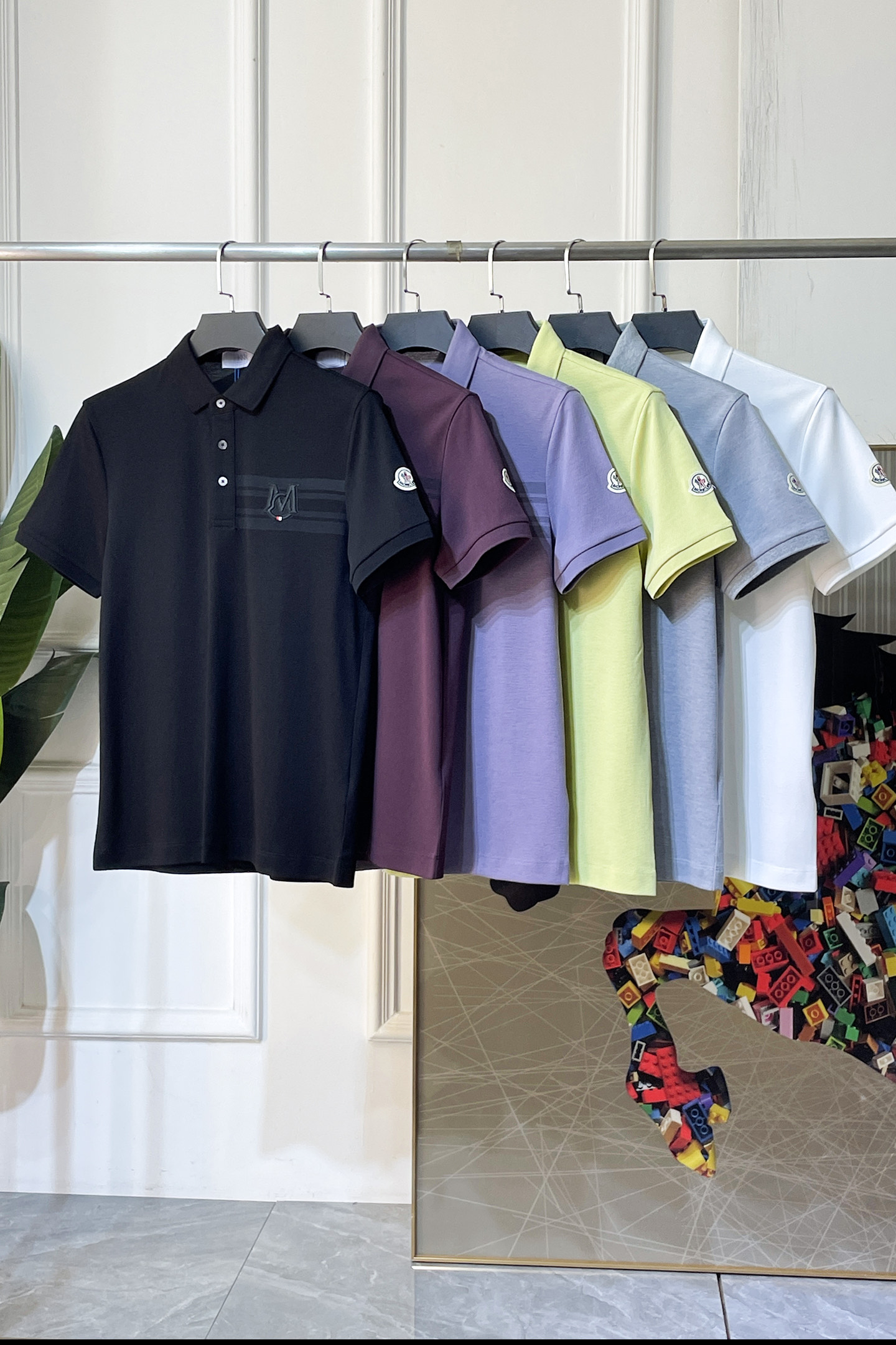NO:847854,Mouth cover - 2026ss Year of the Horse spring and summer new polo collar short-sleeved series. Selected high-quality double mercerized pique cotton fabric, fashionable big-name element logo design, awesome upper body shape, fine, comfortable and breathable fabric, super good-looking and a must-have for fashionable men with any combination!  Sizes M-3XL can fit up to 200 pounds!  ,,Moncler,T-shirt,19860909蒙口 - 2026ss马年春夏新款polo领短袖系列.精选优质双丝光珠地棉面料,时尚大牌元素logo设计,上身版型超赞,面料细腻舒适透气,随意搭配都超级好看时尚型男必备款哦！尺码M-3XL 最大可穿200斤！,,Moncler,T-shirt,,Men's clothing