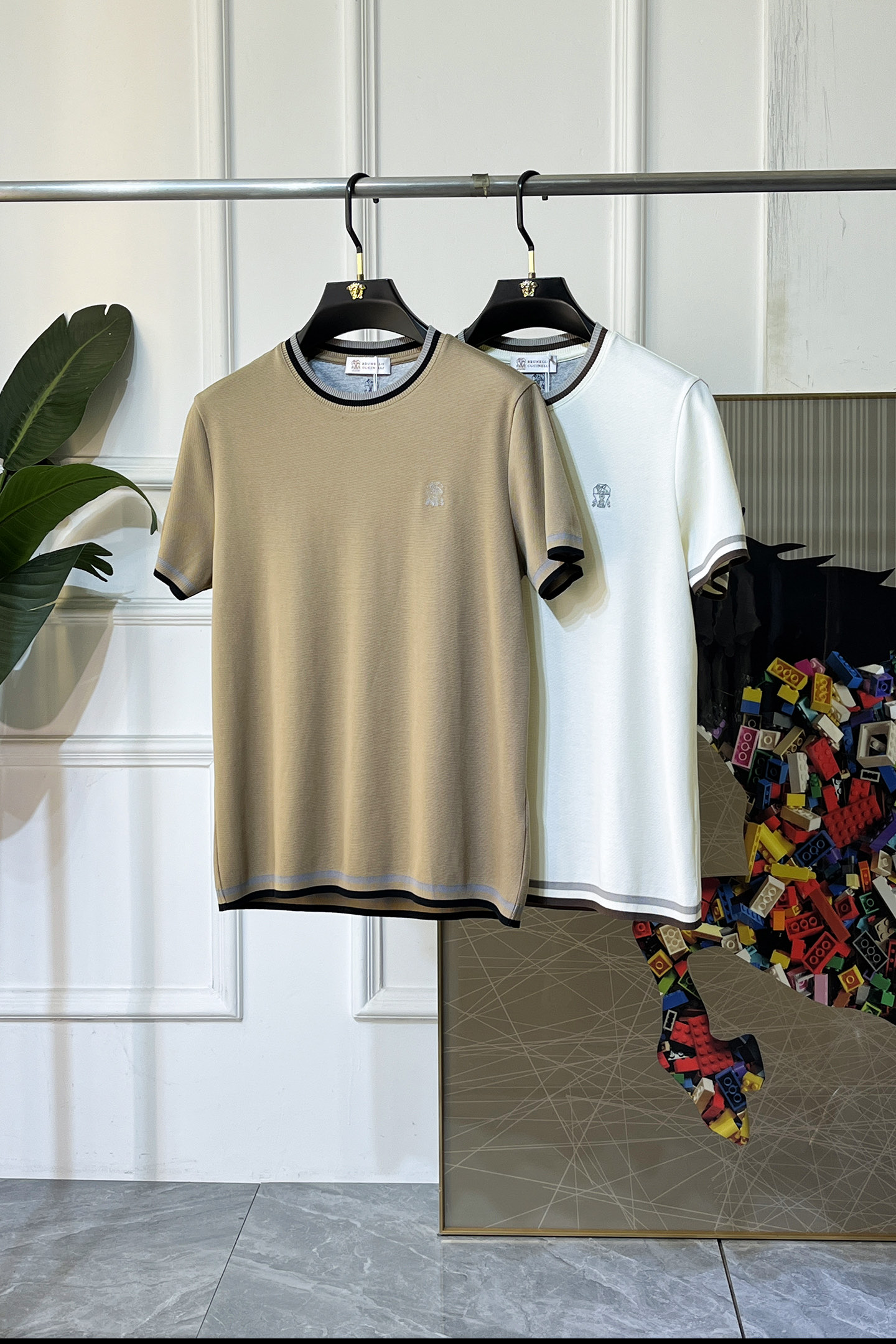 NO:832296,Bc - 2026ss Spring and Summer high-quality short-sleeved T-shirt for the Year of the Horse, synchronized with the official website, high-end quality, customized top-grade mercerized pique cotton fabric, 1:1 production by top manufacturers, fashionable brand heavy craftsmanship logo design, soft and delicate feel, skin-friendly and comfortable to wear, versatile and casual, the upper body is very good, handsome, a must-have for trendy men, size M-3XL, can wear up to 200 pounds!  ,,T-shirt,tees,t-shirt,19860909Bc - 2026ss马年贺岁款春夏精品短袖T恤 官网同步 高端品质 定制顶级丝光珠地棉面料,顶级大厂1:1制作,时尚大牌重工艺logo设计,手感柔软细腻 穿着亲肤舒适 百搭休闲 上身非常赞 帅气 潮男必备品 尺码M-3XL 最大可穿200斤！,,T-shirt,tees，t-shirt,,Men's clothing