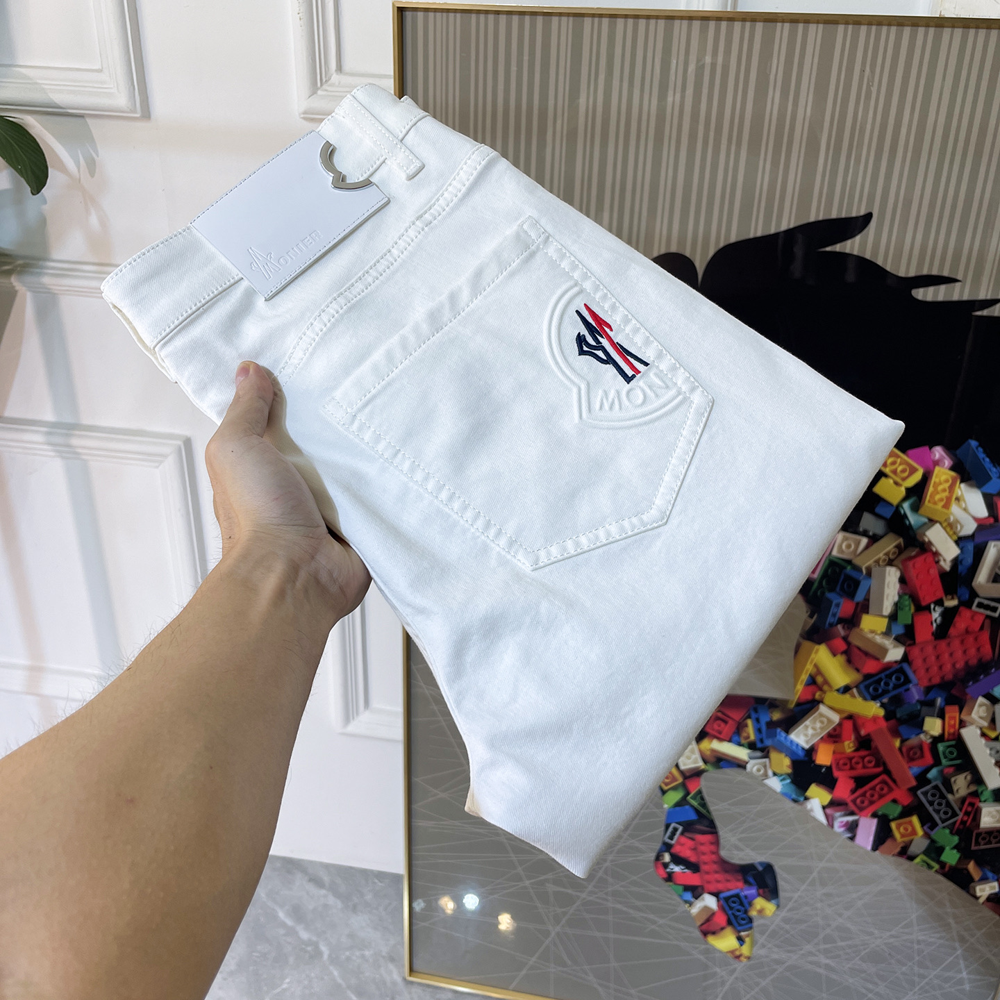 NO:836765,Mengkou - 2026ss spring and summer hot-selling jeans for the Year of the Horse. Made from the original 1:1, the perfect choice for daily necessities, simple and elegant, fashionable and stylish, customized imported denim fabric, heavy washing process, complex workmanship and exquisite craftsmanship. Easily cater to the needs of the four seasons, soft and elastic to the touch, smooth and neat, original accessories and hardware, comfortable upper body, very easy to wear and durable, size 29-38, Moncler, jeans,19860909蒙口- 2026ss马年春夏大爆款牛仔裤.原单1:1制作,日常必备的完美之选,简单大气亦时尚有型,定制进口丹宁面料 ,重工洗水工艺,做工复杂工艺精湛.轻松迎合四季需要,手感柔软带弹力,流畅利落,原版辅料五金,上身舒适非常易搭耐看码数29-38,,Moncler,jeans,,Men's clothing