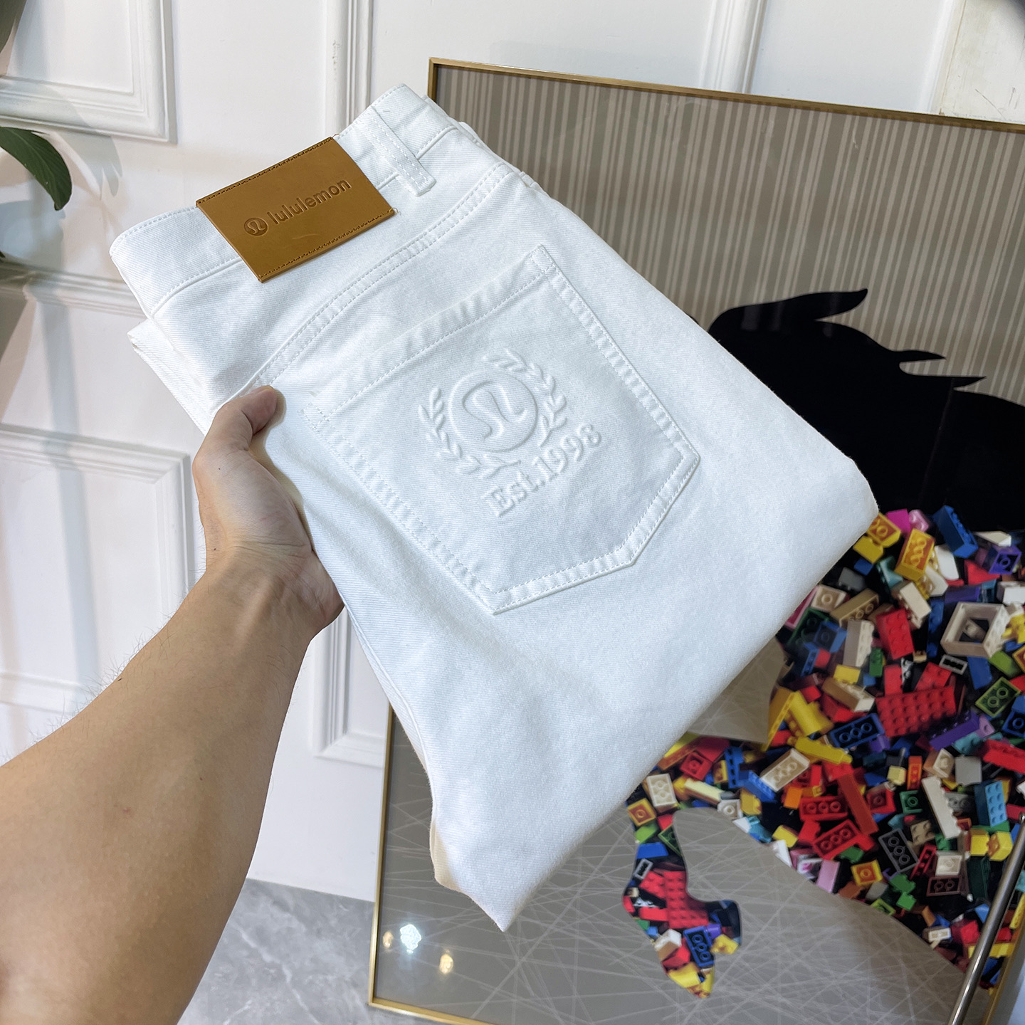 NO:836769,Lulu- 2026ss spring and summer hot-selling jeans for the Year of the Horse. Made from the original 1:1, the perfect choice for daily necessities, simple and elegant, fashionable and stylish, customized imported denim fabric, heavy washing process, complex workmanship and exquisite craftsmanship. Easily cater to the needs of the four seasons, soft and elastic to the touch, smooth and neat, original accessories and hardware, comfortable upper body, very easy to wear and durable, code number 29-38,,jeans,19860909Lulu- 2026ss马年春夏大爆款牛仔裤.原单1:1制作,日常必备的完美之选,简单大气亦时尚有型,定制进口丹宁面料 ,重工洗水工艺,做工复杂工艺精湛.轻松迎合四季需要,手感柔软带弹力,流畅利落,原版辅料五金,上身舒适非常易搭耐看码数29-38,,jeans,,Men's clothing