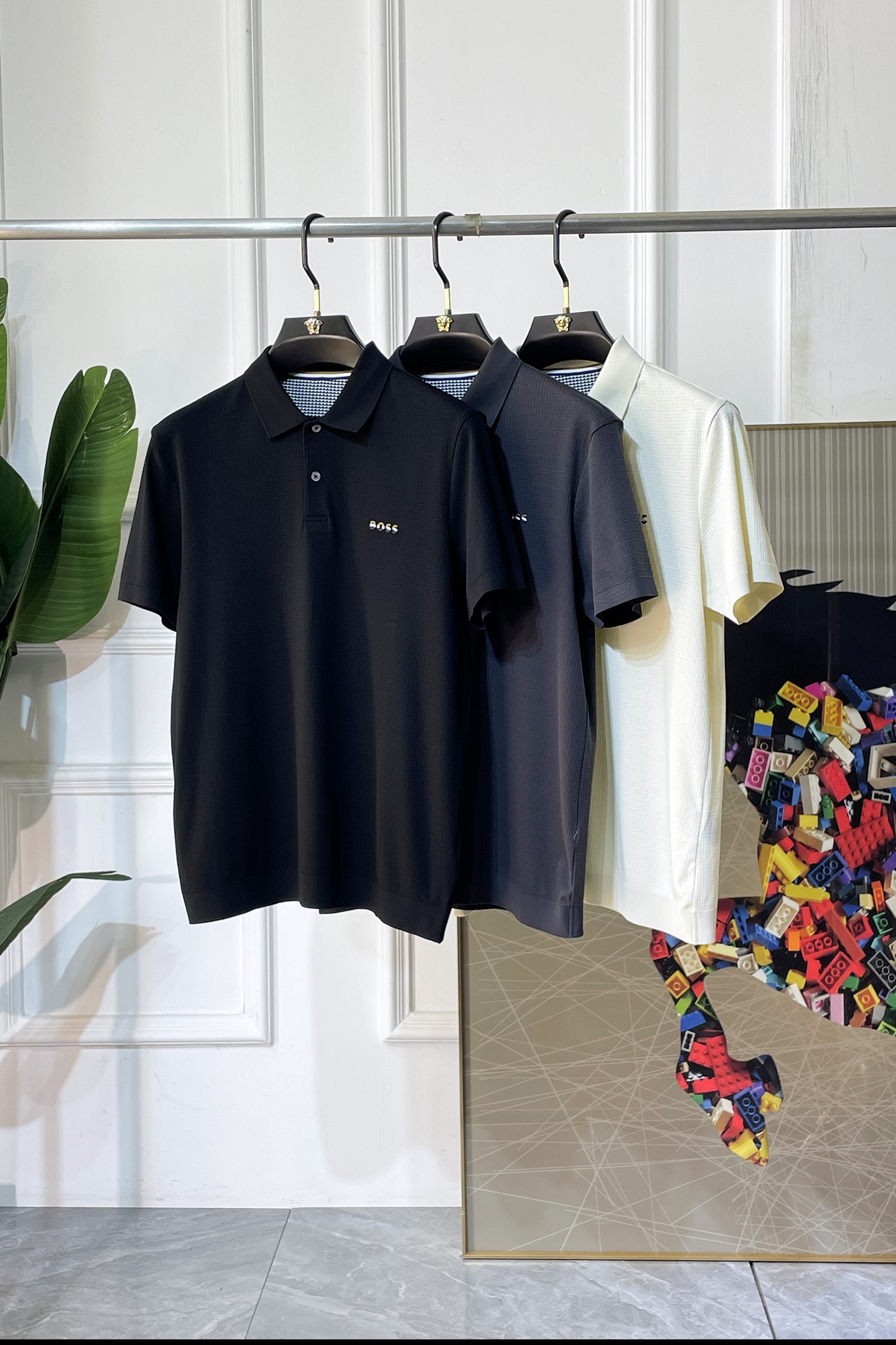 NO:832388,Boss- 2026ss New Year of the Horse spring and summer new polo collar short-sleeved series. Selected high-quality long-staple cotton fabrics, fashionable big-name element logo design, awesome upper body shape, fine, comfortable and breathable fabrics, super good-looking and a must-have for fashionable men with any combination!  Sizes M-3XL can fit up to 200 pounds!  ,,T-shirt,19860909Boss- 2026ss马年春夏新款polo领短袖系列.精选优质长绒棉面料,时尚大牌元素logo设计,上身版型超赞,面料细腻舒适透气,随意搭配都超级好看时尚型男必备款哦！尺码M-3XL 最大可穿200斤！,,T-shirt,,Men's clothing