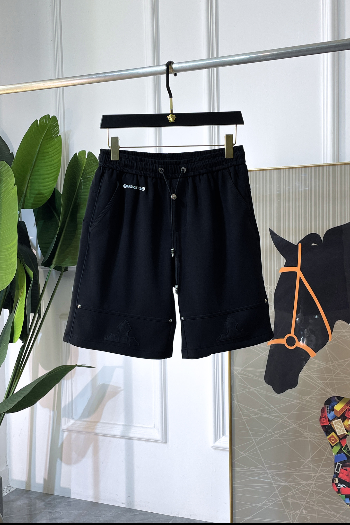 NO:829873,Chrome Hearts - 2026ss new spring and summer casual shorts. Brand classic series. Pure cotton fabric. Excellent comfort and strong touch. The original brand logo is highly recognizable. Customized imported fabrics. Fresh color. Fine workmanship. Size M-3xL,,chrome hearts,shorts,19860909克罗芯 -2026ss春夏新款休闲短裤 品牌经典系列 纯棉面料 舒适度极好,手触感强烈.原版品牌logo 辨识度极高 定制进口面料 色泽清新 做工精细 码数 M-3xL,,chrome hearts,shorts,,Men's clothing