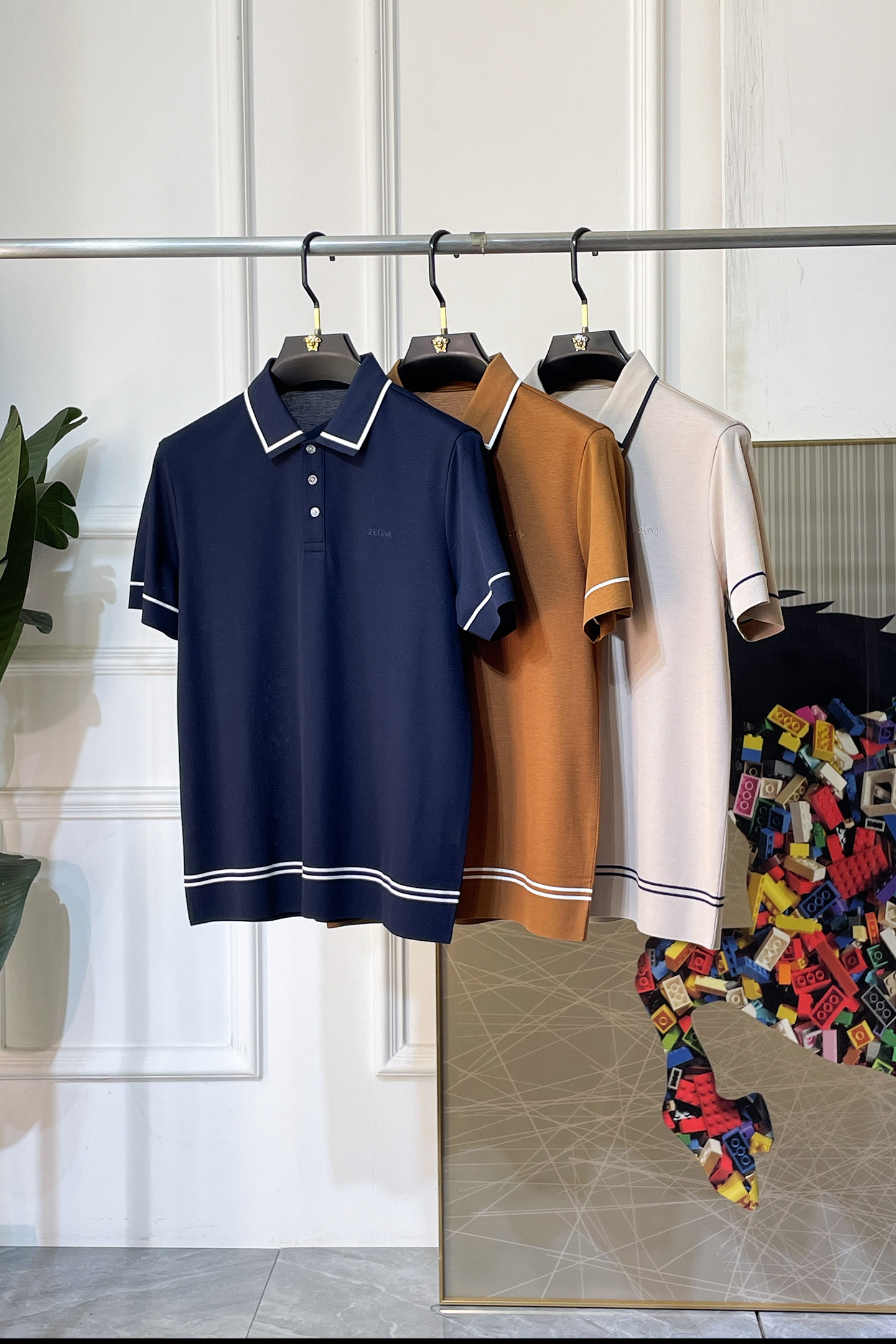 NO:838388,Zegna - 2026ss new polo collar short-sleeved series for the Spring and Summer Year of the Horse. Selected high-quality double mercerized pique cotton fabric, fashionable big-name element logo design, awesome upper body shape, fine, comfortable and breathable fabric, super good-looking and a must-have for fashionable men with any combination!  Sizes M-3XL can fit up to 200 pounds!  ,,zegna,T-shirt,19860909杰尼娅- 2026ss马年春夏新款polo领短袖系列.精选优质双丝光珠地棉面料,时尚大牌元素logo设计,上身版型超赞,面料细腻舒适透气,随意搭配都超级好看时尚型男必备款哦！尺码M-3XL 最大可穿200斤！,,zegna,T-shirt,,Men's clothing