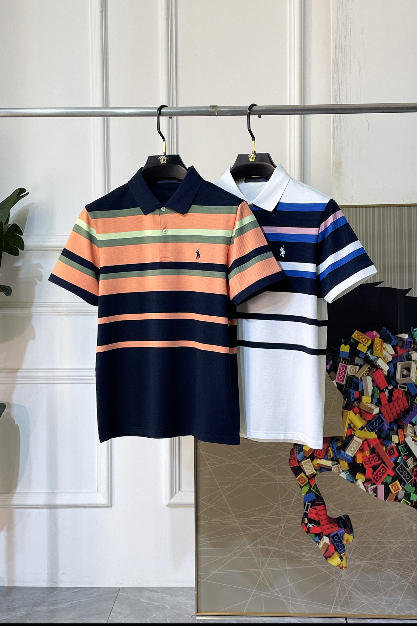 NO:849299,Paul - 2026ss New Year of the Horse spring and summer new polo collar short-sleeved series. Selected high-quality pique cotton fabrics, fashionable big-name element logo design, awesome upper body shape, fine, comfortable and breathable fabrics, super good-looking with any combination, a must-have for fashionable men!  Sizes M-3XL can fit up to 200 pounds!  ,,T-shirt,19860909保罗- 2026ss马年春夏新款polo领短袖系列.精选优质珠地棉面料,时尚大牌元素logo设计,上身版型超赞,面料细腻舒适透气,随意搭配都超级好看时尚型男必备款哦！尺码M-3XL 最大可穿200斤！,,T-shirt,,Men's clothing