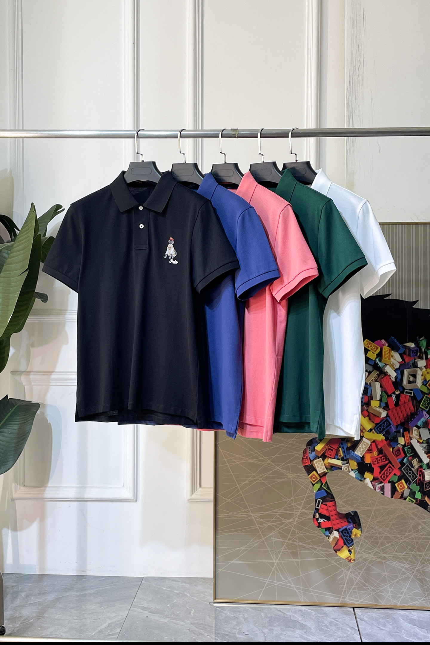 NO:840751,Paul - 2026ss New Year of the Horse spring and summer new polo collar short-sleeved series. Selected high-quality pique cotton fabrics, fashionable big-name element logo design, awesome upper body shape, fine, comfortable and breathable fabrics, super good-looking with any combination, a must-have for fashionable men!  Sizes M-3XL can fit up to 200 pounds!  ,,T-shirt,19860909保罗- 2026ss马年春夏新款polo领短袖系列.精选优质珠地棉面料,时尚大牌元素logo设计,上身版型超赞,面料细腻舒适透气,随意搭配都超级好看时尚型男必备款哦！尺码M-3XL 最大可穿200斤！,,T-shirt,,Men's clothing
