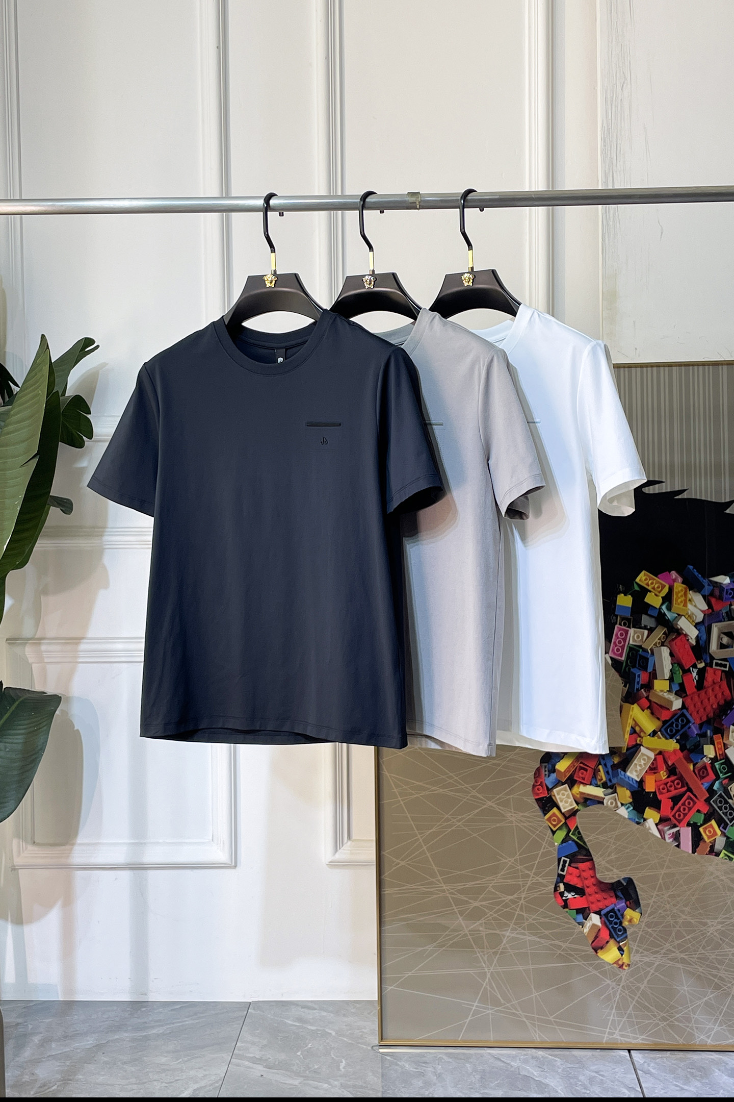 NO:833642,Givenchy - 2026ss Year of the Horse spring and summer high-quality short-sleeved T-shirts. Official website synchronization. High-end quality. Customized top-grade mercerized cotton fabric, 1:1 production by top manufacturers, fashionable brand heavy craftsmanship logo design, soft and delicate feel. Skin-friendly and comfortable to wear. Versatile and casual. The upper body is very good. Handsome. A must-have for trendy men. Sizes L-4XL. Can wear up to 190 pounds!  ,,givenchy,T-shirt,tees,t-shirt,19860909纪梵希 - 2026ss马年贺岁款春夏精品短袖T恤 官网同步 高端品质 定制顶级丝光棉面料,顶级大厂1:1制作,时尚大牌重工艺logo设计,手感柔软细腻 穿着亲肤舒适 百搭休闲 上身非常赞 帅气 潮男必备品 尺码L-4XL 最大可穿190斤！,,givenchy,T-shirt,tees，t-shirt,,Men's clothing