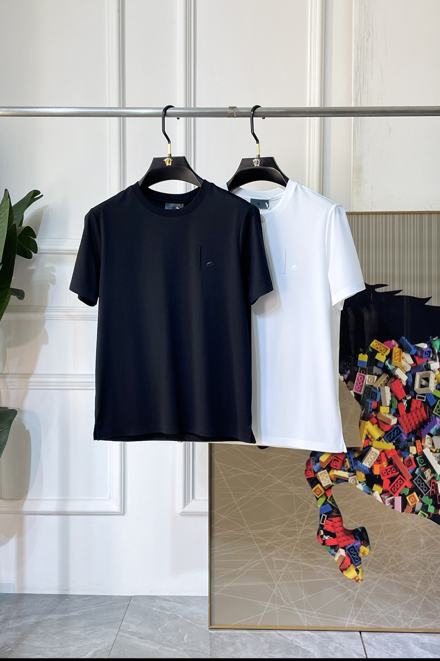 NO:833648,Descente - 2026ss Year of the Horse spring and summer high-quality short-sleeved T-shirts. Official website synchronization. High-end quality. Customized top-grade mercerized cotton fabric, 1:1 production by top manufacturers, fashionable brand heavy craftsmanship logo design, soft and delicate feel. Skin-friendly and comfortable to wear. Versatile and casual. The upper body is great. Handsome. A must-have for trendy men. Sizes L-4XL. Can wear up to 190 pounds!  ,,T-shirt,tees,t-shirt,19860909迪桑特 - 2026ss马年贺岁款春夏精品短袖T恤 官网同步 高端品质 定制顶级丝光棉面料,顶级大厂1:1制作,时尚大牌重工艺logo设计,手感柔软细腻 穿着亲肤舒适 百搭休闲 上身非常赞 帅气 潮男必备品 尺码L-4XL 最大可穿190斤！,,T-shirt,tees，t-shirt,,Men's clothing