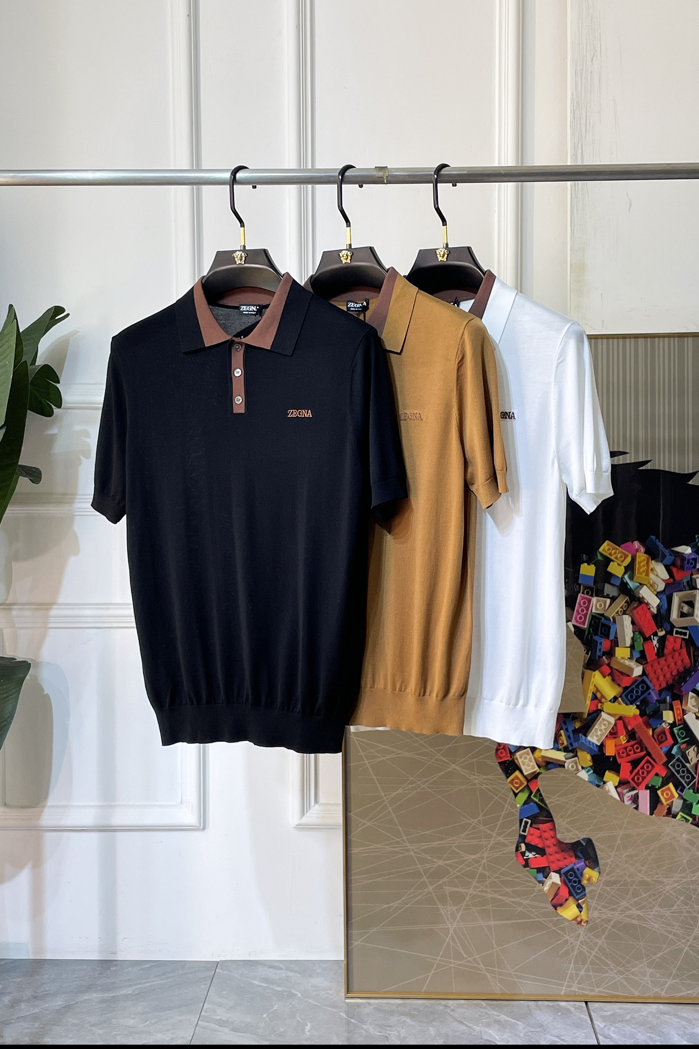 NO:838471,Zegna - 2026ss Year of the Horse Spring and Summer's latest hot style high-quality knitted short-sleeved T-shirt, customized imported soft Yilite fabric, embellished with fashionable big-name element logos, breathable fabric, delicate and soft texture, cool and smooth against the body. Moisture-wicking, simple and elegant yet fashionable, three-dimensional tailoring, super stylish upper body!  A must-have for fashionistas, sizes M-3XL, can be worn up to 190 pounds!  ,,zegna,T-shirt,tees,t-shirt,19860909杰尼娅 - 2026ss马年春夏最新大爆款精品针织短袖T恤,定制进口轻柔伊力特面料,时尚大牌元素logo点缀,会呼吸的面料,质感细腻柔软,贴身冰爽顺滑.吸湿排汗,简约大方又不失时尚,版型立体裁剪,上身超有型！时尚潮人必备款 尺码M-3XL 最大可穿可穿190斤！,,zegna,T-shirt,tees，t-shirt,,Men's clothing