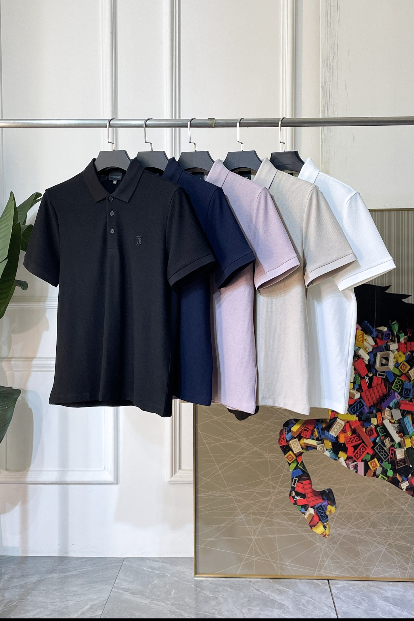 NO:833622,Burberry - 2026ss New Year of the Horse spring and summer new polo collar short-sleeved series. Selected high-quality mercerized piqué cotton fabrics, fashionable big-name element logo design, awesome upper body shape, fine, comfortable and breathable fabrics, super good-looking and a must-have for fashionable men with any combination!  Sizes M-3XL can fit up to 200 pounds!  ,,burberry,T-shirt,19860909巴宝莉- 2026ss马年春夏新款polo领短袖系列.精选优质丝光珠地棉面料,时尚大牌元素logo设计,上身版型超赞,面料细腻舒适透气,随意搭配都超级好看时尚型男必备款哦！尺码M-3XL 最大可穿200斤！,,burberry,T-shirt,,Men's clothing