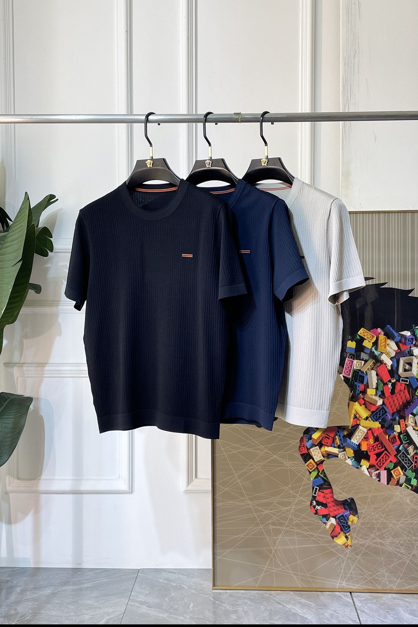 NO:840750,Zegna - 2026ss Year of the Horse Spring and Summer's latest hot style high-quality knitted short-sleeved T-shirt, customized imported soft Yilite fabric, embellished with fashionable big-name element logos, breathable fabric, delicate and soft texture, cool and smooth against the body. Moisture-wicking, simple and elegant yet fashionable, three-dimensional tailoring, super stylish upper body!  A must-have for fashionistas. Available in sizes M-3XL, with a maximum wearable size!  ,,zegna,T-shirt,tees,t-shirt,19860909杰尼娅 - 2026ss马年春夏最新大爆款精品针织短袖T恤,定制进口轻柔伊力特面料,时尚大牌元素logo点缀,会呼吸的面料,质感细腻柔软,贴身冰爽顺滑.吸湿排汗,简约大方又不失时尚,版型立体裁剪,上身超有型！时尚潮人必备款 尺码M-3XL 最大可穿可穿斤！,,zegna,T-shirt,tees，t-shirt,,Men's clothing