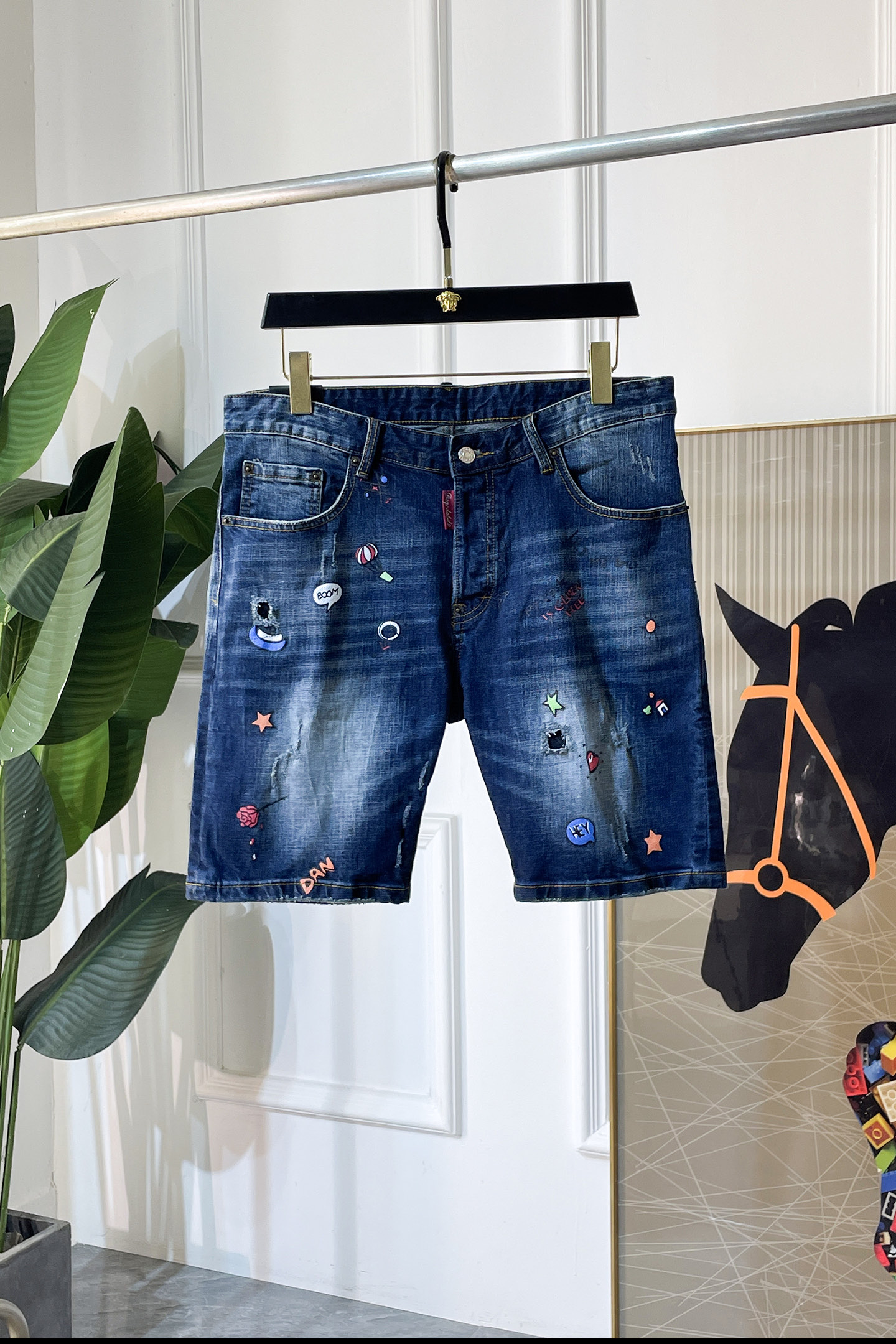 NO:840743,- 2026ss hot spring and summer denim shorts for the Year of the Horse. Made from the original 1:1, the perfect choice for daily necessities, simple and stylish, custom imported denim fabric, heavy washing process, complex workmanship and exquisite craftsmanship. Easily cater to the needs of the four seasons, soft and elastic to the touch, smooth and neat, original accessories and hardware, comfortable upper body, very easy to wear and durable, size 29-38,, shorts,19860909- 2026ss马年春夏大爆款牛仔短裤.原单1:1制作,日常必备的完美之选,简单大气亦时尚有型,定制进口丹宁面料 ,重工洗水工艺,做工复杂工艺精湛.轻松迎合四季需要,手感柔软带弹力,流畅利落,原版辅料五金,上身舒适非常易搭耐看码数29-38,,shorts,,Men's clothing