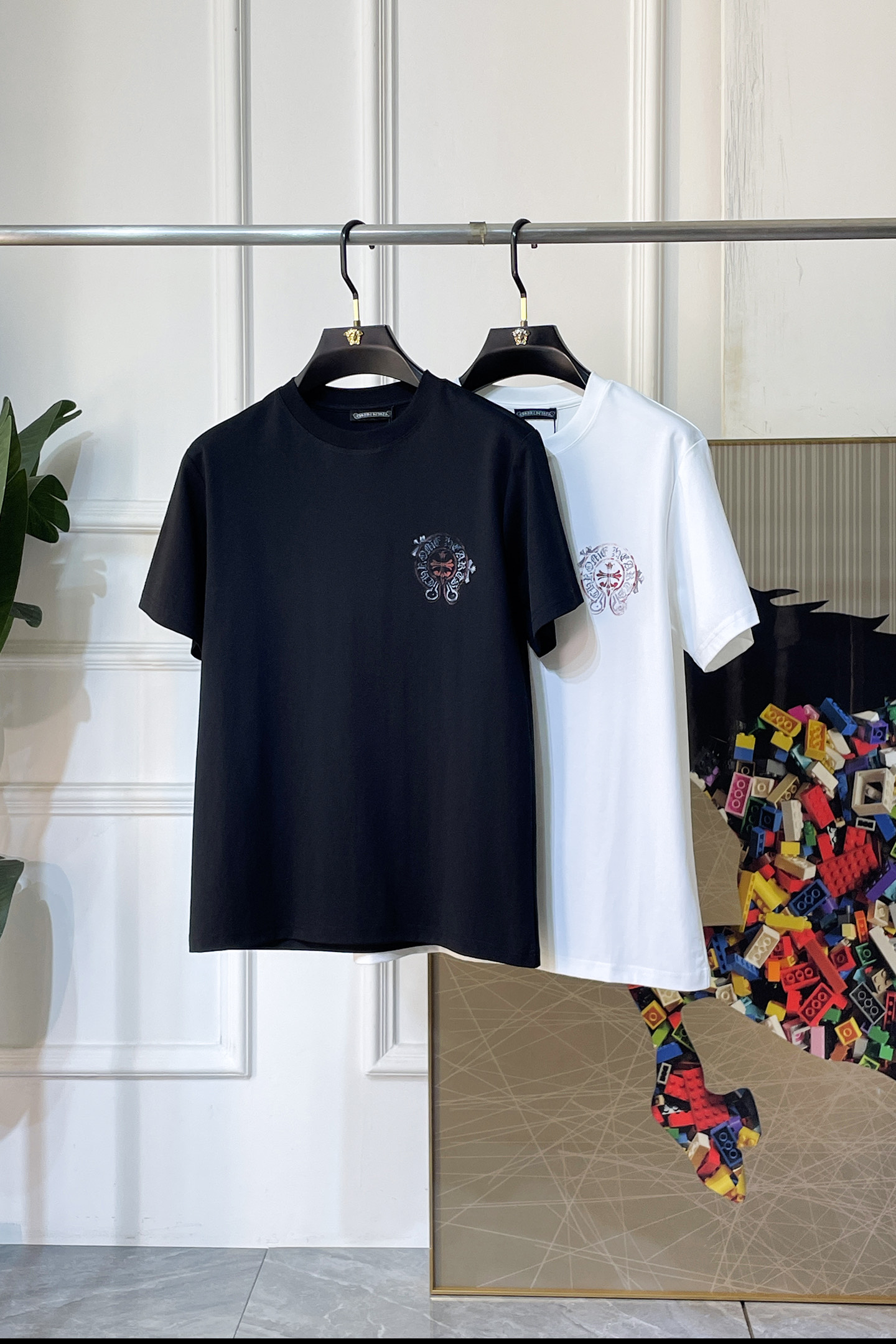 NO:840713,Croxin - 2026ss Spring and Summer high-quality short-sleeved T-shirt for the Year of the Horse, synchronized with the official website, high-end quality, customized top-grade mercerized cotton fabric, 1:1 production by top manufacturers, fashionable brand heavy craftsmanship logo design, soft and delicate feel, skin-friendly and comfortable to wear, versatile and casual, the upper body is very good, handsome, a must-have for trendy men, sizes S-XXL, can wear up to 200 pounds!  ,,chrome hearts,T-shirt,tees,t-shirt,19860909克罗芯 - 2026ss马年贺岁款春夏精品短袖T恤 官网同步 高端品质 定制顶级丝光棉面料,顶级大厂1:1制作,时尚大牌重工艺logo设计,手感柔软细腻 穿着亲肤舒适 百搭休闲 上身非常赞 帅气 潮男必备品 尺码S-XXL 最大可穿200斤！,,chrome hearts,T-shirt,tees，t-shirt,,Men's clothing