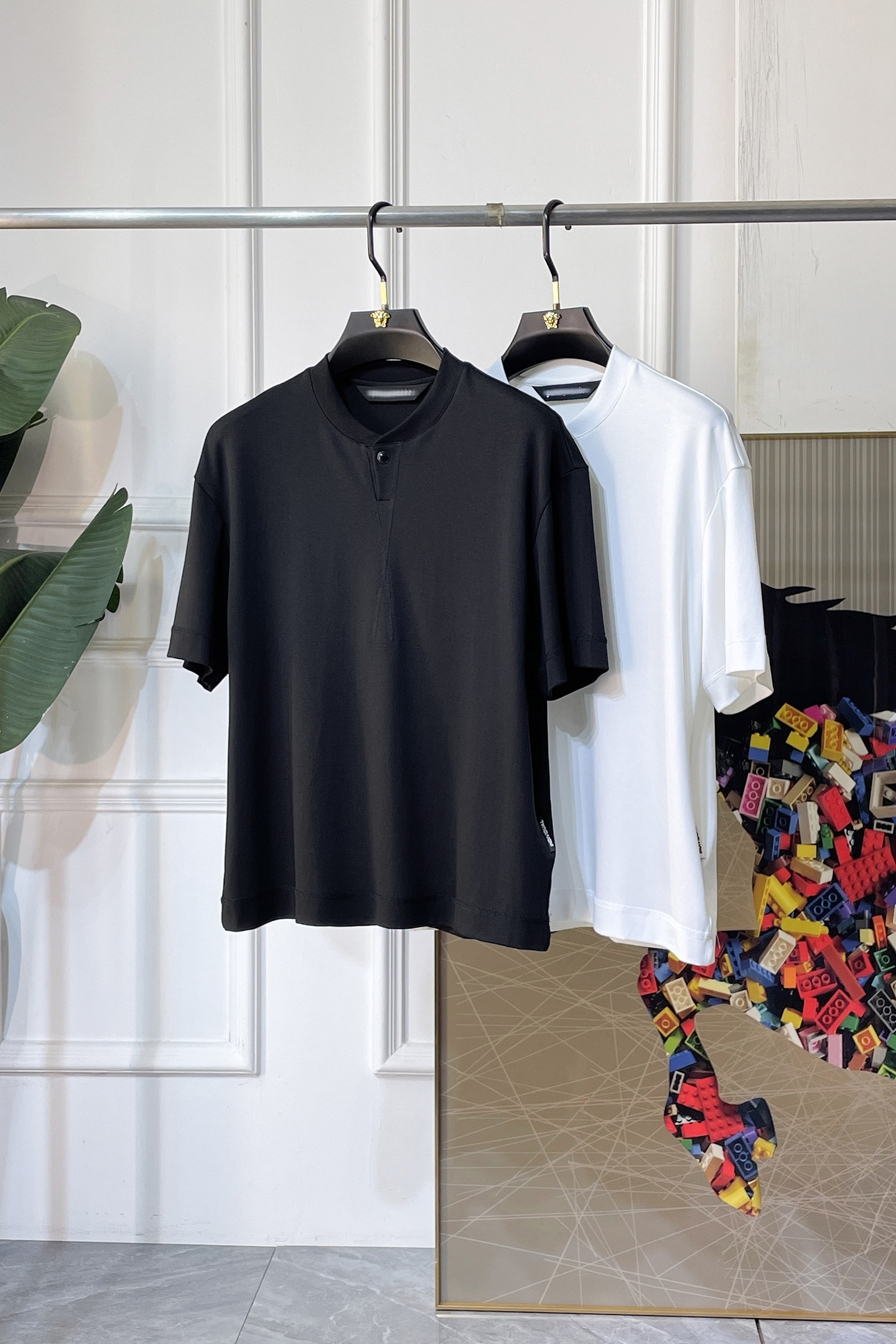 NO:836754,Trendy brand - 2026 Year of the Horse Spring and Summer new men's wide-edition short-sleeved T-shirt, urban casual style, a very design item, top-grade foreign merchants provide customized cotton fabrics, extremely comfortable and breathable, positive skin-friendly, subverting the comfort experience brought by traditional fabrics, exquisite craftsmanship and accessories. The brand LOGO pattern on the chest is made with unique craftsmanship, with strong style. Original tailoring, meticulous detail processing better highlights its quality. Loose size M-3XL  Can wear up to 210 pounds!  ,,T-shirt,tees,t-shirt,19860909潮牌 - 2026马年春夏新款男士阔版短袖T恤,都市休闲风格,极具设计感的一款单品,顶级外商客供定制棉面料,上手极微舒适透气,亲肤性积极,颠覆传统面料所带来的舒适体验,工艺辅料考究.胸前品牌LOGO图案以独特工艺制作而成,风格性极强.原版剪裁,一丝不苟细节处理更佳彰显其品质.宽松尺码M-3XL 最大可穿210斤！,,T-shirt,tees，t-shirt,,Men's clothing