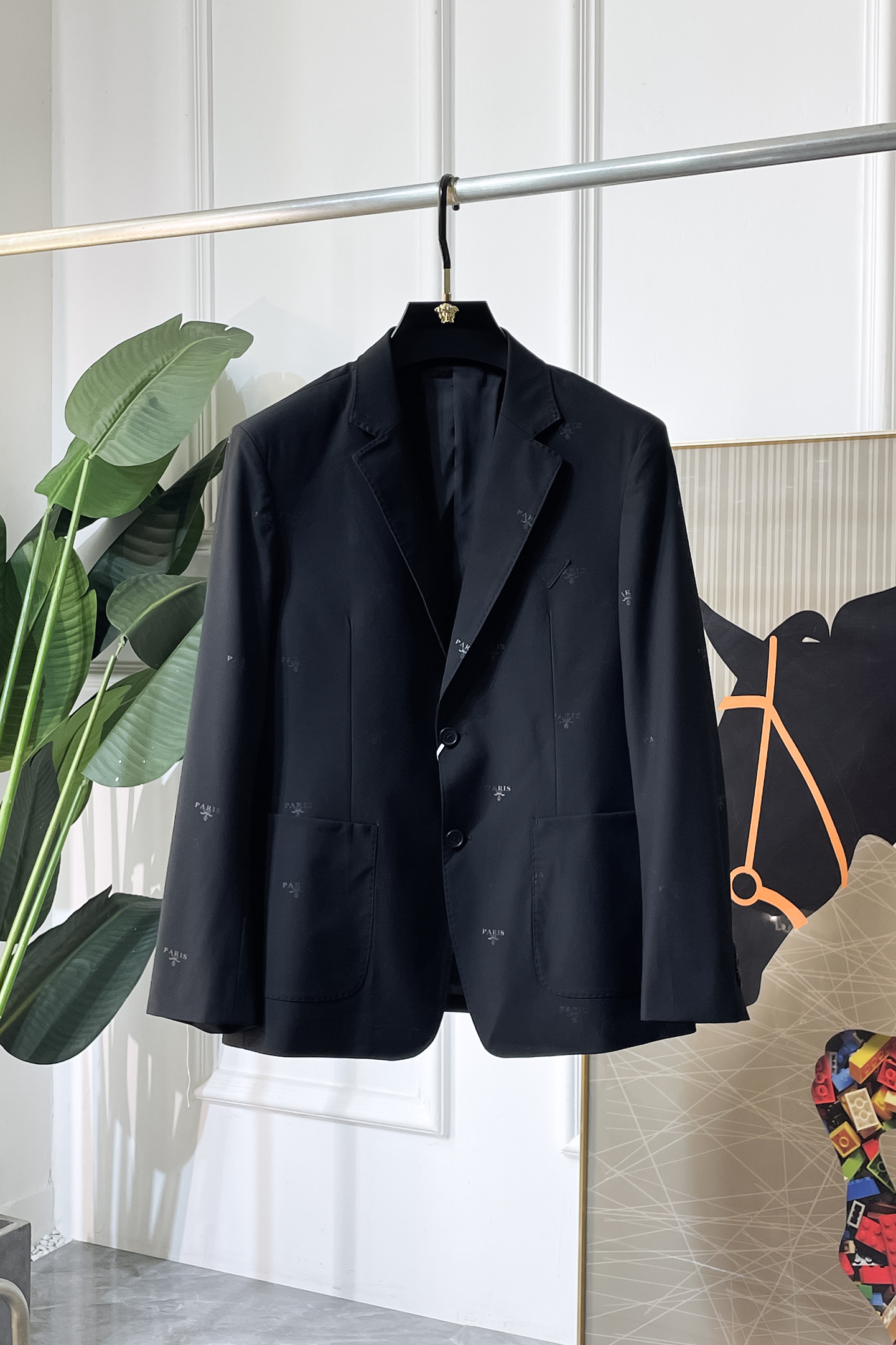 NO:836726,Prada - 2026ss spring hot style casual suit jacket. The most fashionable and simple design, elegant and decent, casual and exquisite. Fabric This technology customized polyester fabric, not a traditional design, more youthful and fashionable. The details are very particular. The upper body effect is a regular style but the tailoring is very special. The effect is not loose or slim. It is moderate. No matter whether you are fat or thin, there are different styles. Sizes 48-56, prada, jackets & coats, business suit,19860909普拉达 - 2026ss春装大爆款休闲西装外套 最为时尚简约设计,大气得体,随意中凸显精致.面料 此款科技定制聚酯纤维面料, 不是传统的设计 更加显得年轻时尚 细节 非常讲究 上身效果属于常规款但是剪裁非常特别 效果并不是宽松 也不是修身 属于适中 无论胖瘦穿上身 都有不同的风格尺码48-56,,prada,jackets & coats,business suit,,Men's clothing