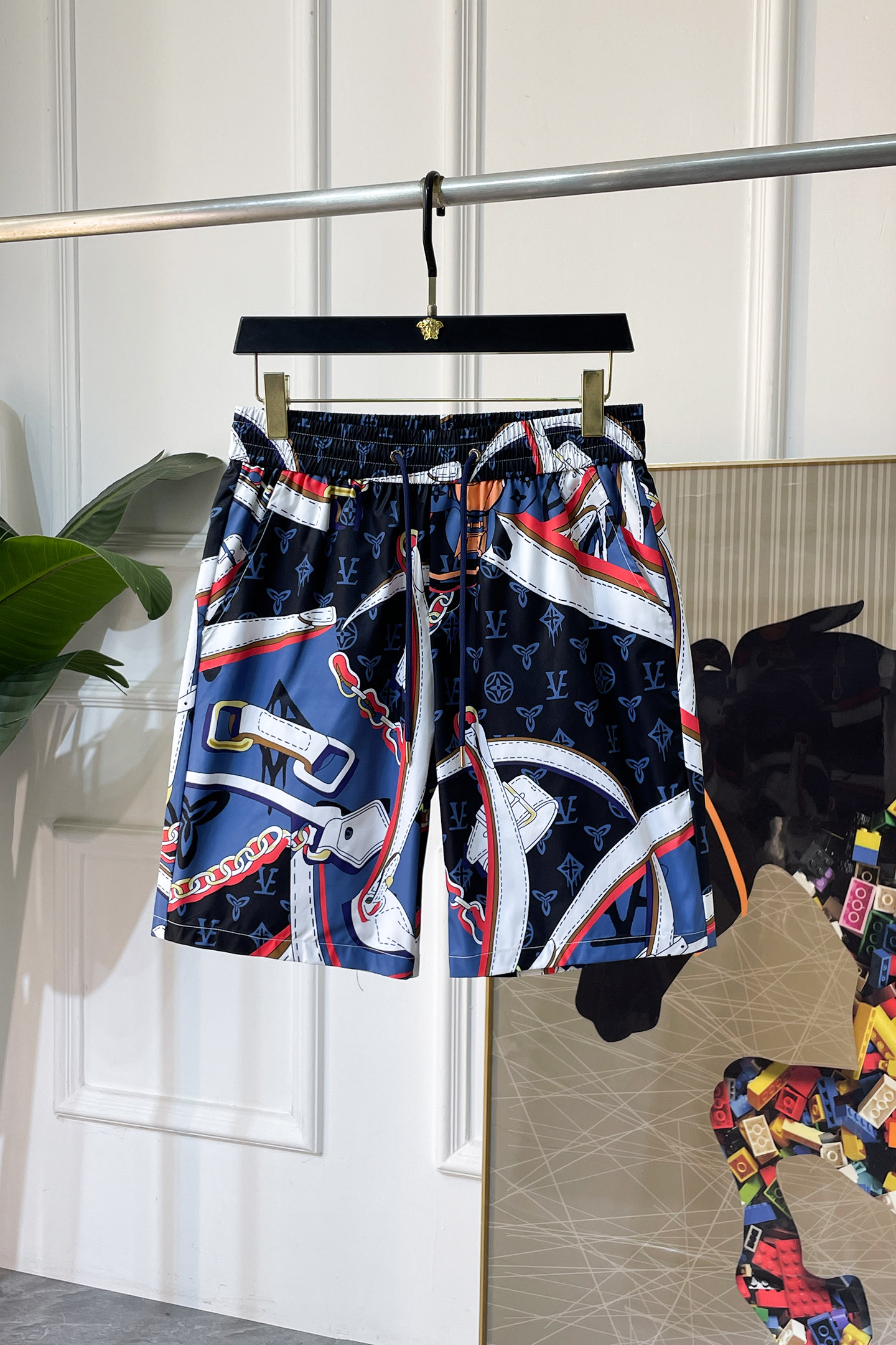 NO:840771,LV -2026ss new spring and summer casual shorts. Brand classic series. Customized fabrics. Very comfortable and strong touch. The original brand logo is highly recognizable. Customized imported fabrics. Fresh color. Fine workmanship. Size M-4XL, Louis Vuitton, shorts,19860909LV -2026ss春夏新款休闲短裤 品牌经典系列 定制面料 舒适度极好,手触感强烈.原版品牌logo 辨识度极高 定制进口面料 色泽清新 做工精细 码数 M-4XL,,louis vuitton,shorts,,Men's clothing
