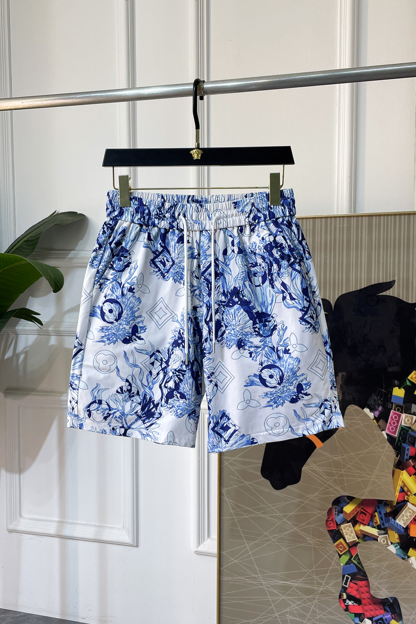 NO:840763,LV -2026ss new spring and summer casual shorts. Brand classic series. Customized fabrics. Excellent comfort and strong touch. Original brand logo is highly recognizable. Customized imported fabrics. Fresh color. Fine workmanship. Size M-4XL, Louis Vuitton, shorts,19860909LV -2026ss春夏新款休闲短裤 品牌经典系列 定制面料 舒适度极好,手触感强烈.原版品牌logo 辨识度极高 定制进口面料 色泽清新 做工精细 码数 M-4XL,,louis vuitton,shorts,,Men's clothing