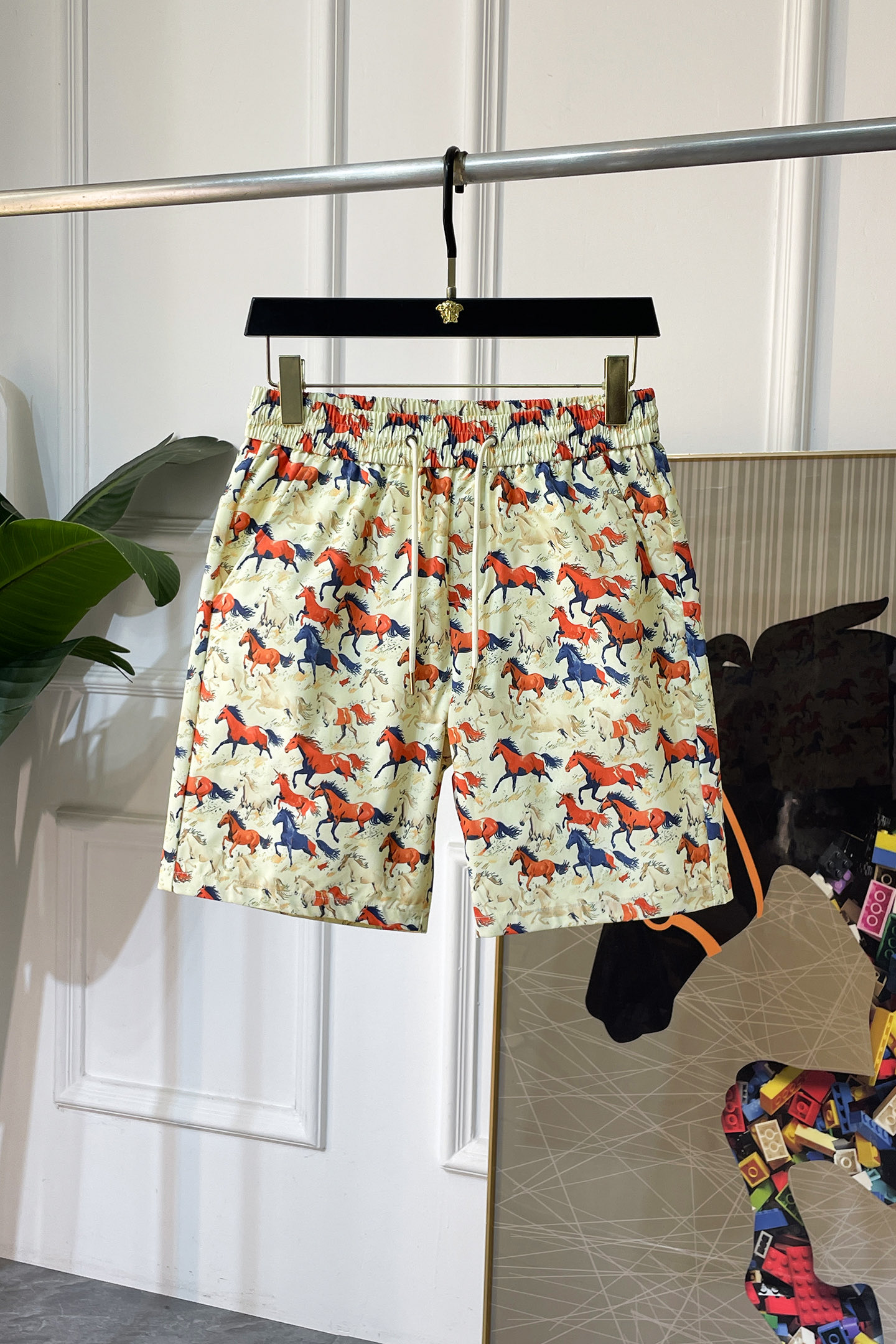 NO:846189,Hermès - 2026ss new casual shorts for spring and summer. Brand classic series. Customized fabrics. Excellent comfort and strong touch. The original brand logo is highly recognizable. Customized imported fabrics. Fresh color. Fine workmanship. Size M-4XL,,hermes,shorts,19860909爱玛仕 -2026ss春夏新款休闲短裤 品牌经典系列 定制面料 舒适度极好,手触感强烈.原版品牌logo 辨识度极高 定制进口面料 色泽清新 做工精细 码数 M-4XL,,hermes,shorts,,Men's clothing