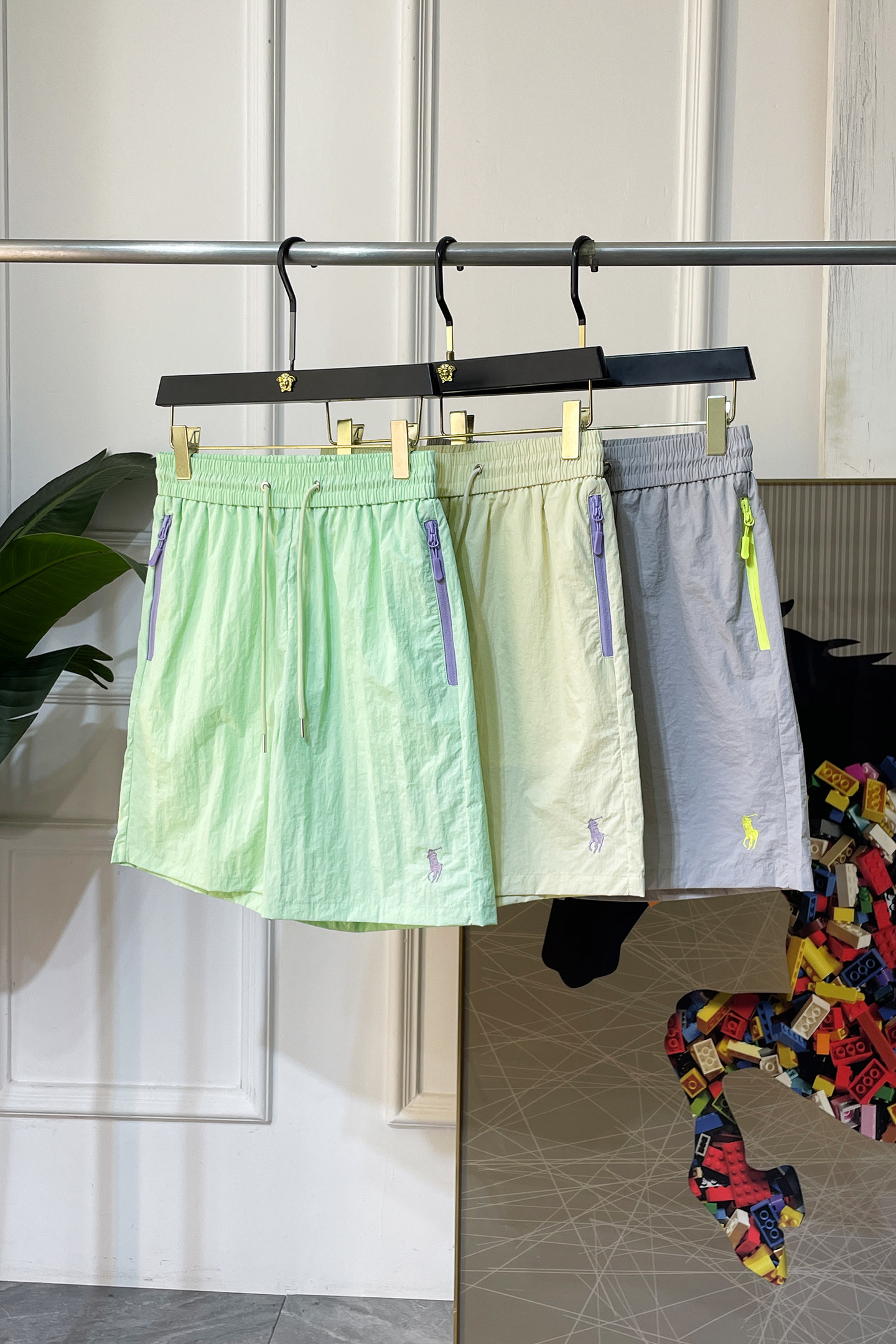 NO:849275,Paul-2026ss new spring and summer casual shorts. Brand classic series. Customized fabrics. Excellent comfort and strong touch. The original brand logo is highly recognizable. Customized imported fabrics. Fresh color. Fine workmanship. Size M-4XL,,shorts,19860909保罗-2026ss春夏新款休闲短裤 品牌经典系列 定制面料 舒适度极好,手触感强烈.原版品牌logo 辨识度极高 定制进口面料 色泽清新 做工精细 码数 M-4XL,,shorts,,Men's clothing