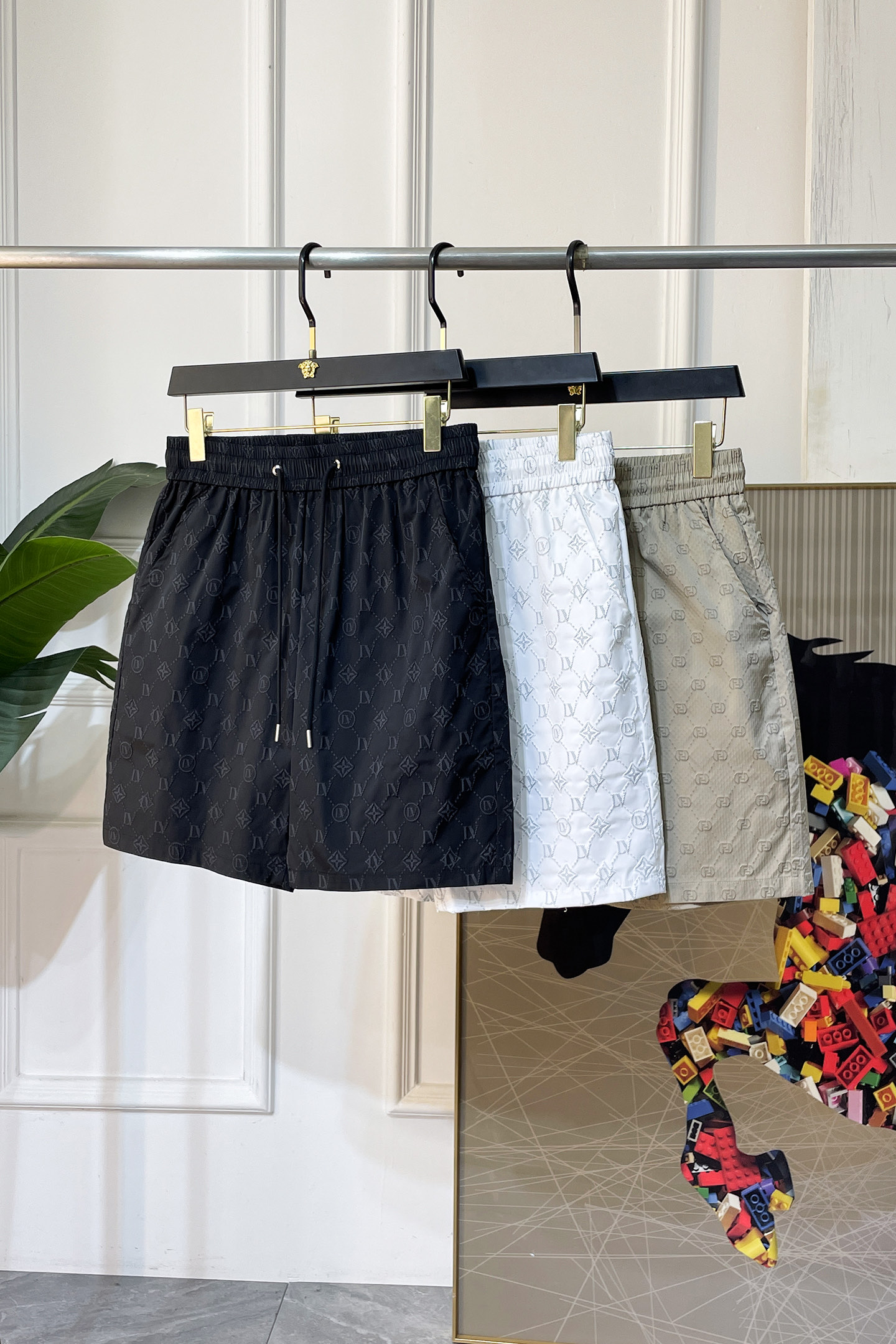 NO:849278,LV -2026ss new spring and summer casual shorts. Brand classic series. Customized fabrics. Very comfortable and strong touch. The original brand logo is highly recognizable. Customized imported fabrics. Fresh color. Fine workmanship. Size M-4XL, Louis Vuitton, shorts,19860909LV -2026ss春夏新款休闲短裤 品牌经典系列 定制面料 舒适度极好,手触感强烈.原版品牌logo 辨识度极高 定制进口面料 色泽清新 做工精细 码数 M-4XL,,louis vuitton,shorts,,Men's clothing