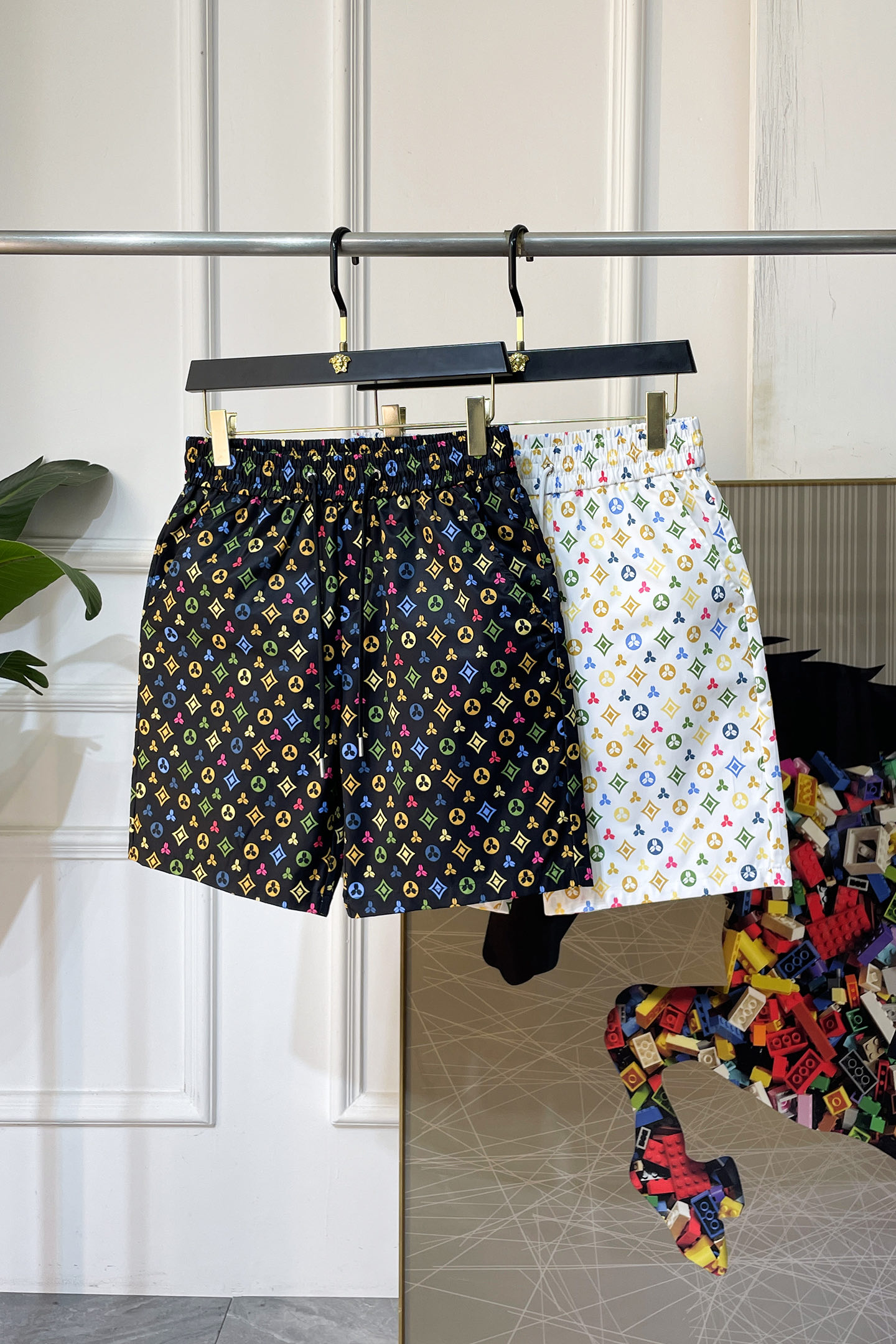 NO:846193,LV -2026ss new spring and summer casual shorts. Brand classic series. Customized fabrics. Very comfortable and strong touch. The original brand logo is highly recognizable. Customized imported fabrics. Fresh color. Fine workmanship. Size M-4XL, Louis Vuitton, shorts,19860909LV -2026ss春夏新款休闲短裤 品牌经典系列 定制面料 舒适度极好,手触感强烈.原版品牌logo 辨识度极高 定制进口面料 色泽清新 做工精细 码数 M-4XL,,louis vuitton,shorts,,Men's clothing