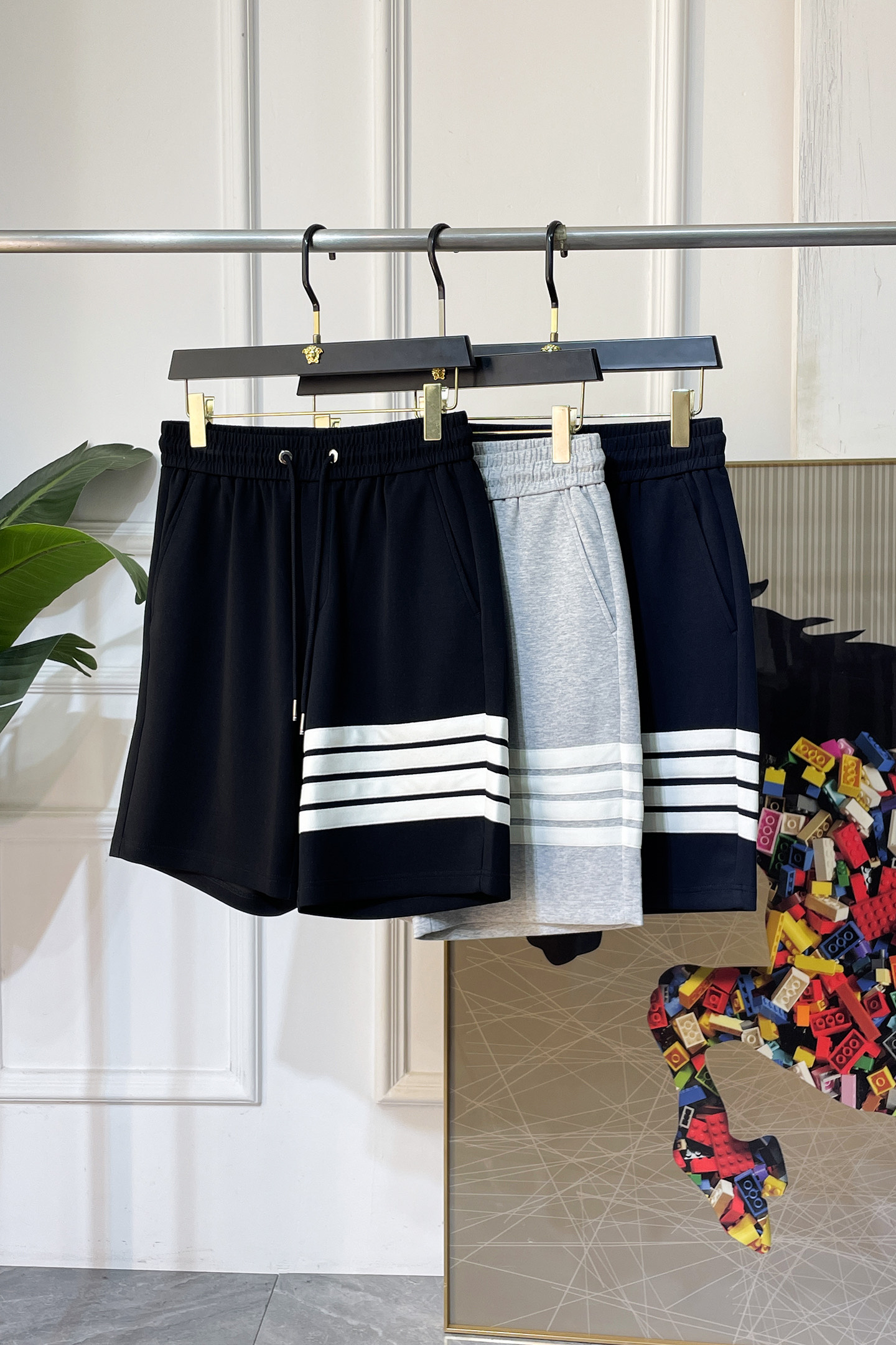 NO:840798,TB-2026ss new spring and summer casual shorts. Brand classic series. Pure cotton fabric. Excellent comfort and strong touch. The original brand logo is highly recognizable. Customized imported fabric. Fresh color. Fine workmanship. Size M-3xL,,shorts,19860909TB-2026ss春夏新款休闲短裤 品牌经典系列 纯棉面料 舒适度极好,手触感强烈.原版品牌logo 辨识度极高 定制进口面料 色泽清新 做工精细 码数 M-3xL,,shorts,,Men's clothing