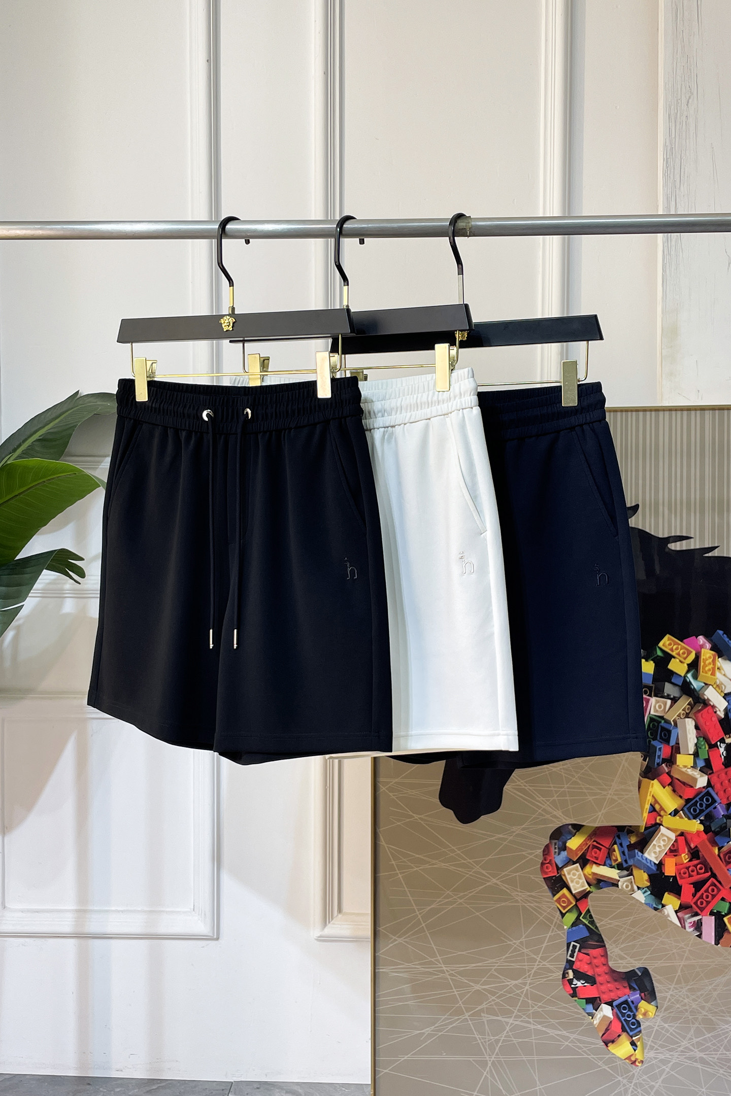 NO:840793,Hermès-2026ss new casual shorts for spring and summer. Brand classic series. Pure cotton fabric. Excellent comfort and strong touch. The original brand logo is highly recognizable. Customized imported fabric. Fresh color. Fine workmanship. Size M-3xL,,hermes,shorts,19860909爱玛仕-2026ss春夏新款休闲短裤 品牌经典系列 纯棉面料 舒适度极好,手触感强烈.原版品牌logo 辨识度极高 定制进口面料 色泽清新 做工精细 码数 M-3xL,,hermes,shorts,,Men's clothing