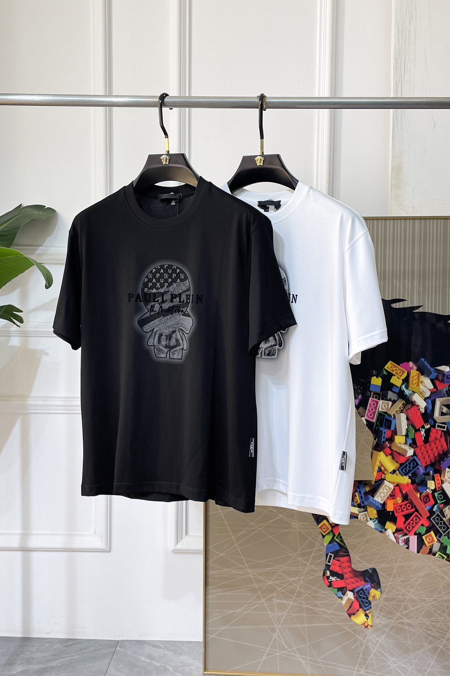 NO:840839,Pp- 2026ss Spring and Summer high-quality short-sleeved T-shirt for the Year of the Horse, official website synchronization, high-end quality, custom-made top-grade mercerized cotton fabric, 1:1 production by top manufacturers, fashionable brand heavy craftsmanship logo design, soft and delicate feel, skin-friendly and comfortable to wear, versatile and casual, the upper body is very good, handsome, a must-have for trendy men, size M-3XL, can wear up to 200 pounds!  ,,T-shirt,tees,t-shirt,19860909Pp- 2026ss马年贺岁款春夏精品短袖T恤 官网同步 高端品质 定制顶级丝光棉面料,顶级大厂1:1制作,时尚大牌重工艺logo设计,手感柔软细腻 穿着亲肤舒适 百搭休闲 上身非常赞 帅气 潮男必备品 尺码M-3XL 最大可穿200斤！,,T-shirt,tees，t-shirt,,Men's clothing
