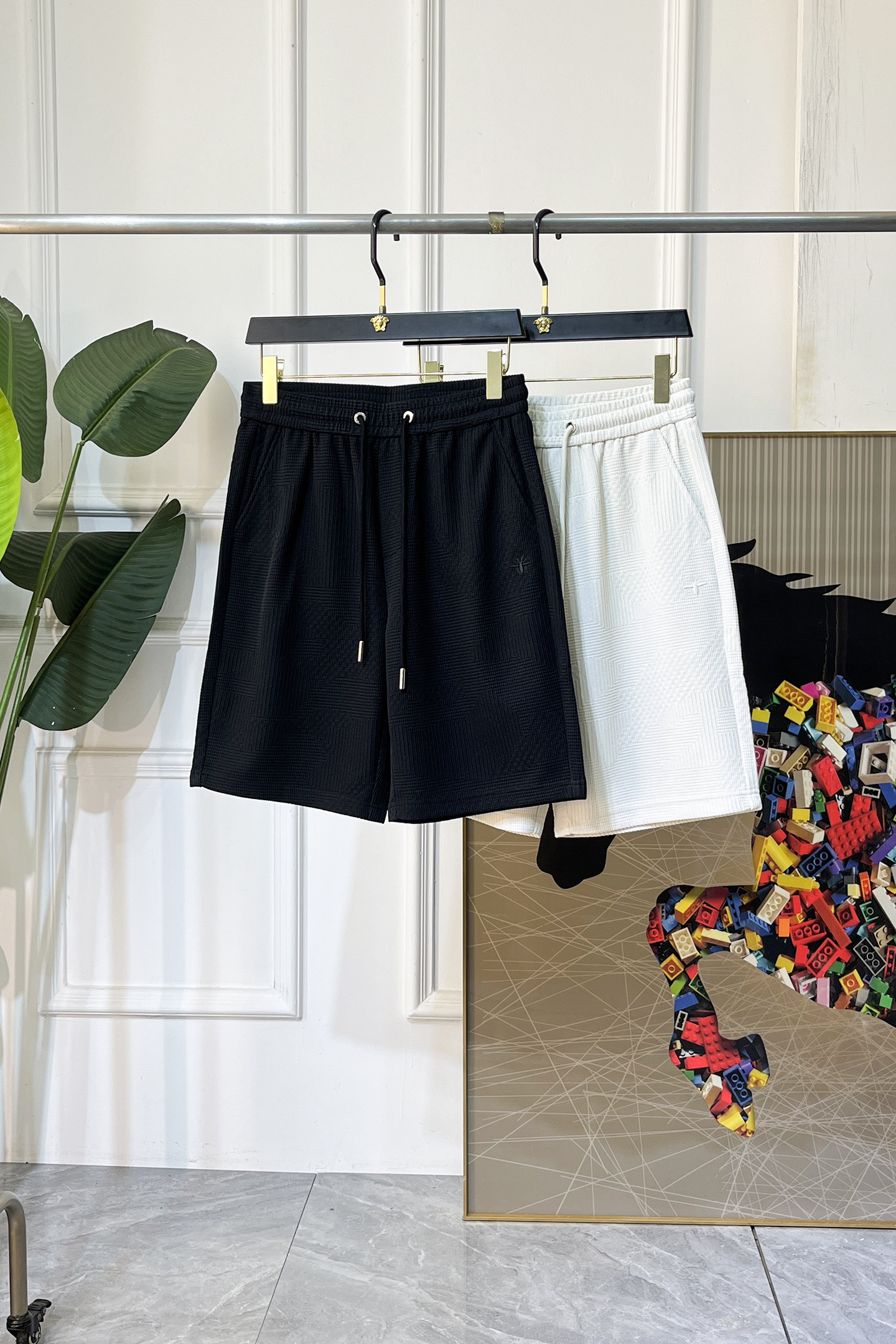 NO:847845,Dior - 2026ss new spring and summer casual shorts. Brand classic series. Customized fabrics. Excellent comfort and strong touch. The original brand logo is highly recognizable. Customized imported fabrics. Fresh color. Fine workmanship. Size M-3XL,,dior,shorts,19860909迪奥-2026ss春夏新款休闲短裤 品牌经典系列 定制面料 舒适度极好,手触感强烈.原版品牌logo 辨识度极高 定制进口面料 色泽清新 做工精细 码数 M-3XL,,dior,shorts,,Men's clothing