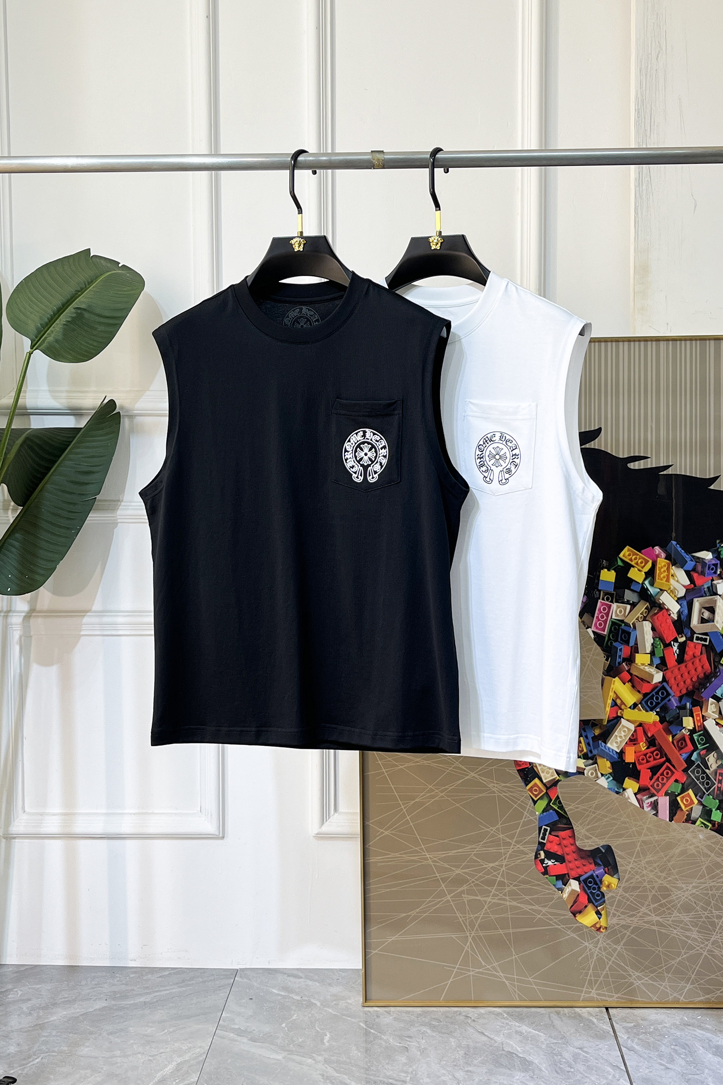 NO:846266,Crow Heart - 2026ss Year of the Horse spring and summer high-quality short-sleeved T-shirts. Official website synchronization. High-end quality. Customized top-grade mercerized cotton fabric, 1:1 production by top manufacturers, fashionable brand heavy craftsmanship logo design, soft and delicate feel. Skin-friendly and comfortable to wear. Versatile and casual. The upper body is very good. Handsome. A must-have for trendy men. Sizes M-3XL. Can wear up to 200 pounds!  ,,chrome hearts,T-shirt,tees,t-shirt,19860909克罗心 - 2026ss马年贺岁款春夏精品短袖T恤 官网同步 高端品质 定制顶级丝光棉面料,顶级大厂1:1制作,时尚大牌重工艺logo设计,手感柔软细腻 穿着亲肤舒适 百搭休闲 上身非常赞 帅气 潮男必备品 尺码M-3XL 最大可穿200斤！,,chrome hearts,T-shirt,tees，t-shirt,,Men's clothing