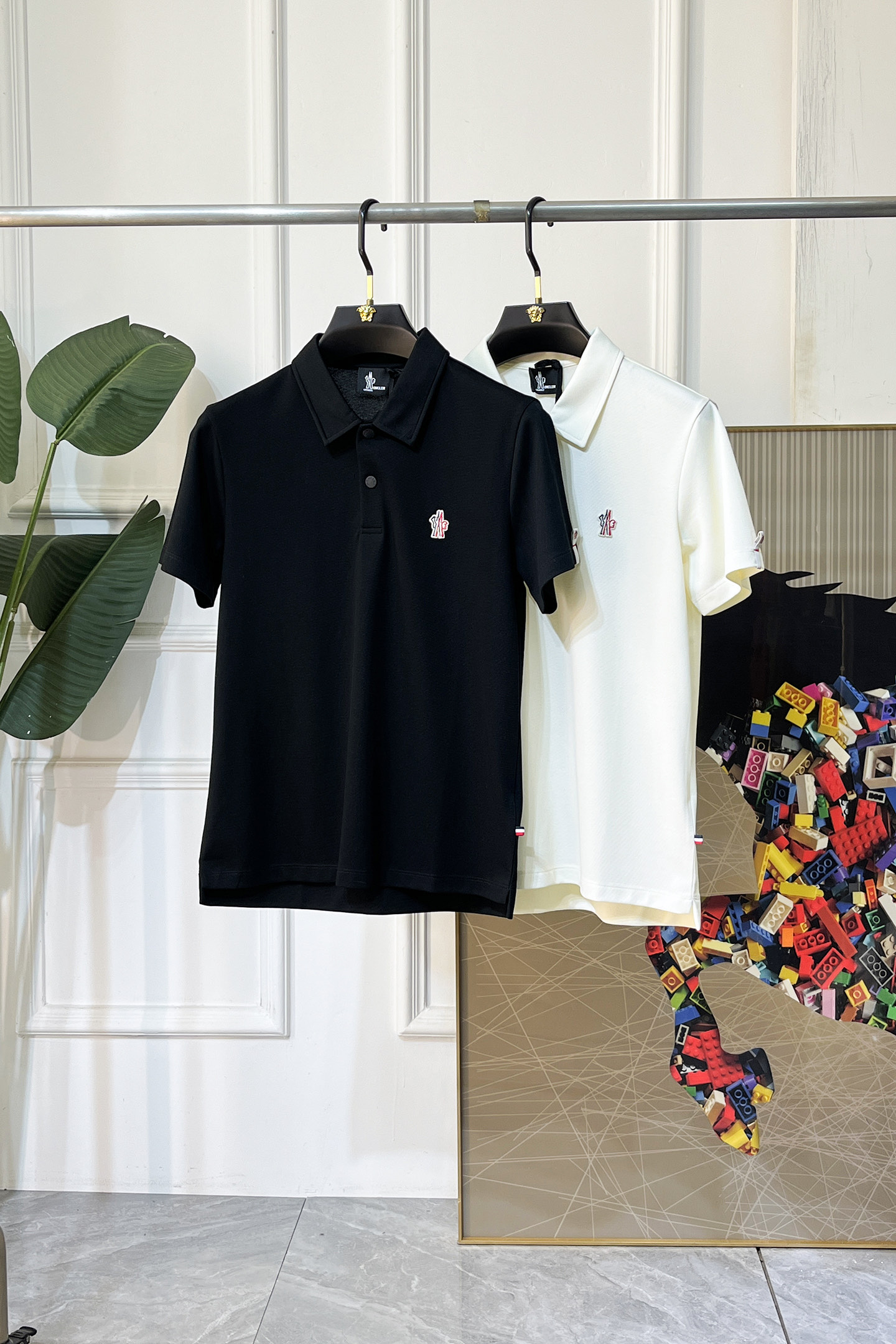 NO:876271,Meng Mouth - 2026ss New Year of the Horse spring and summer new polo collar short-sleeved series. Selected high-quality double mercerized pique cotton fabrics, fashionable big-name element logo design, awesome upper body shape, fine, comfortable and breathable fabrics, super good-looking and a must-have for fashionable men with any combination!  Size M-3XL, maximum weight can be worn!  ,,Moncler,T-shirt,19860909蒙口- 2026ss马年春夏新款polo领短袖系列.精选优质双丝光珠地棉面料,时尚大牌元素logo设计,上身版型超赞,面料细腻舒适透气,随意搭配都超级好看时尚型男必备款哦！尺码M-3XL 最大可穿斤！,,Moncler,T-shirt,,Men's clothing