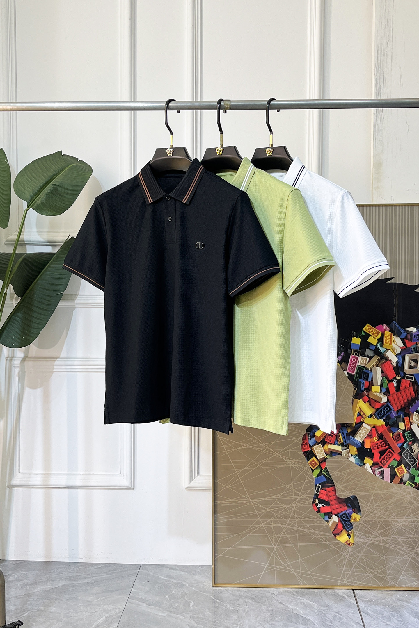 NO:849313,Dior - 2026ss New Year of the Horse spring and summer new polo collar short-sleeved series. Selected high-quality double mercerized pique cotton fabrics, fashionable big-name element logo design, awesome upper body shape, fine, comfortable and breathable fabrics, super good-looking and a must-have for fashionable men with any combination!  Sizes M-3XL can fit up to 200 pounds!  ,,dior,T-shirt,19860909迪奥- 2026ss马年春夏新款polo领短袖系列.精选优质双丝光珠地棉面料,时尚大牌元素logo设计,上身版型超赞,面料细腻舒适透气,随意搭配都超级好看时尚型男必备款哦！尺码M-3XL 最大可穿200斤！,,dior,T-shirt,,Men's clothing