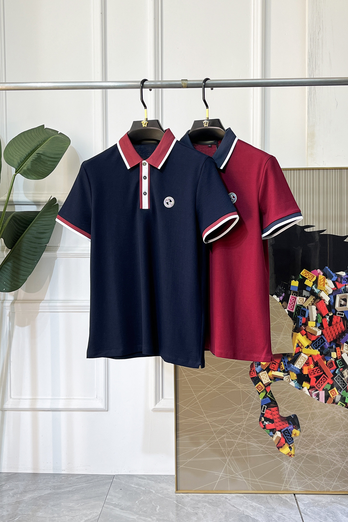NO:849304,Gucci - 2026ss New Year of the Horse spring and summer new polo collar short-sleeved series. Selected high-quality double mercerized pique cotton fabric, fashionable big-name element logo design, awesome upper body shape, fine, comfortable and breathable fabric, super good-looking with any combination, a must-have for fashionable men!  Sizes M-3XL can fit up to 200 pounds!  ,,T-shirt,19860909古奇- 2026ss马年春夏新款polo领短袖系列.精选优质双丝光珠地棉面料,时尚大牌元素logo设计,上身版型超赞,面料细腻舒适透气,随意搭配都超级好看时尚型男必备款哦！尺码M-3XL 最大可穿200斤！,,T-shirt,,Men's clothing