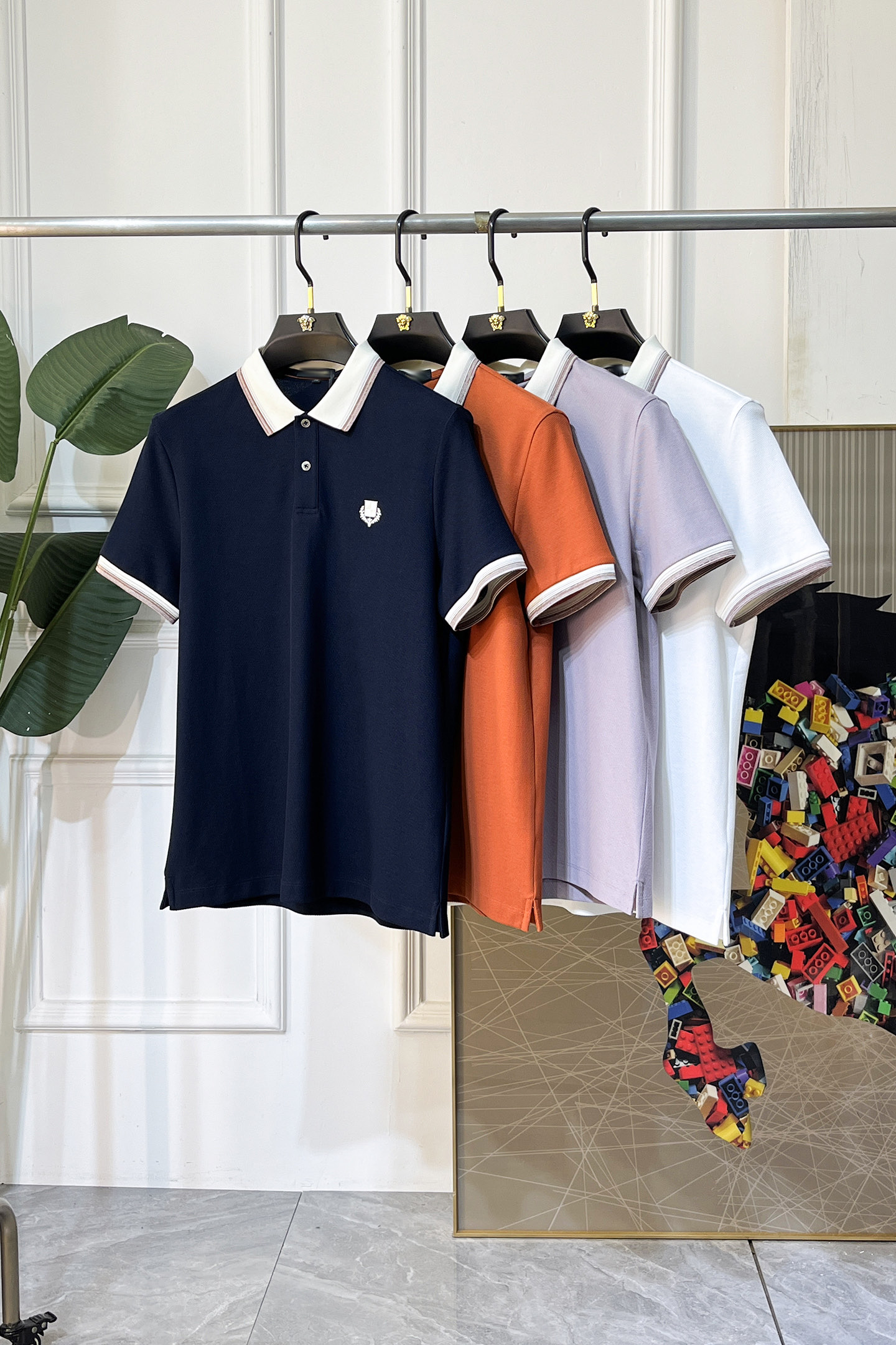 NO:849307,LP Noyo - 2026ss New Year of the Horse spring and summer new polo collar short-sleeved series. Selected high-quality double mercerized pique cotton fabrics, fashionable big-name element logo design, awesome upper body shape, fine, comfortable and breathable fabrics, super good-looking and a must-have for fashionable men with any combination!  Sizes M-3XL can fit up to 200 pounds!  ,,loro piana,T-shirt,19860909LP诺悠- 2026ss马年春夏新款polo领短袖系列.精选优质双丝光珠地棉面料,时尚大牌元素logo设计,上身版型超赞,面料细腻舒适透气,随意搭配都超级好看时尚型男必备款哦！尺码M-3XL 最大可穿200斤！,,loro piana,T-shirt,,Men's clothing