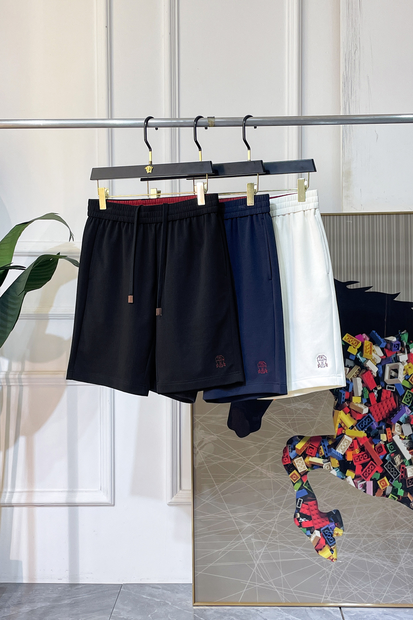 NO:912040,Bc- 2026 new summer men's casual shorts. Sold as a window display series, customers can customize brand-specific fabrics. The fabric itself has a great selling point. It feels delicate and soft, and the upper body is crisp and stylish. The brand logo design on the trouser legs is extremely unique, and the upper body effect is great!  First-class tailoring, simple and neat style, consistent with men's practical dressing habits, a very worthy item. Color and color, size M-3XL,, shorts,19860909Bc- 2026年夏季新款男士休闲短裤.作为橱窗款系列出售,客供定制品牌特有面料,其面料本身就极具卖点.手感细腻柔软,上身挺括有型.裤腿品牌logo设计,极其别致,上身效果超赞！一流的剪裁,简单利落的风格,吻合了男性实用的穿衣习惯,非常值得收入的一款单品.颜色图色 尺码M-3XL,,shorts,,Men's clothing