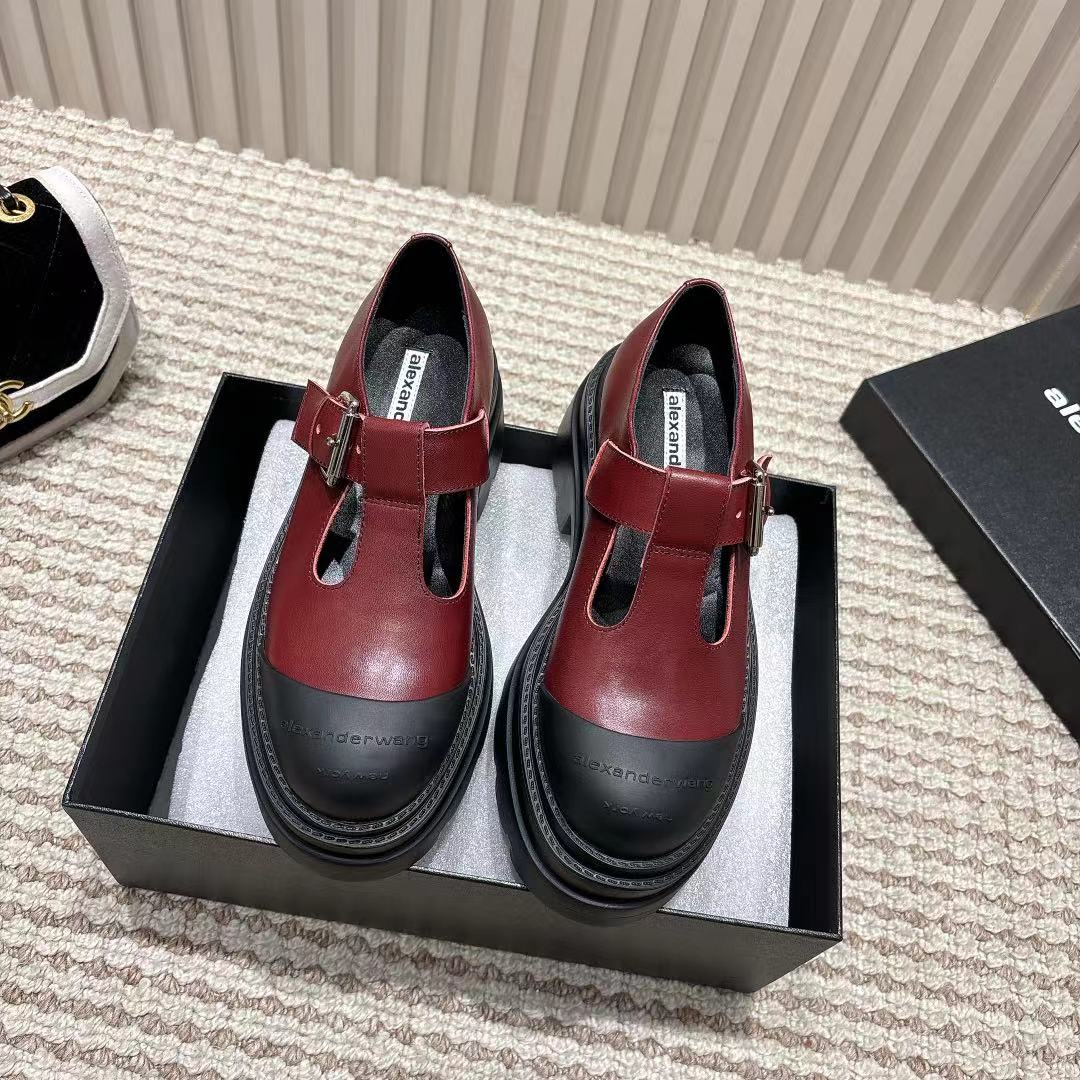 NO:236835,[Alexander Wang] - Alexander Wang Qiudong's latest show hit series... Thick-soled design not only adds height, but also gives you a strong aura. Every step is like stepping on the clouds of fashion. Upper: imported cowhide Inner: imported cowhide foot pad: imported cowhide Outsole: thick-soled waterproof platform Heel height: 5cm in front 7cm in back digit: 35-39 (34 40 41. Custom made no return or exchange) Packaging: original full set of packaging Color: black burgundy patent leather, loafers, loafers, cowhide19860909【Alexander Wang】——亚力山大 ·王秋冬最新走秀爆款系列……厚底设计,不仅增添了高度,更赋予你强大的气场.每一步都如同踩在时尚的云端, 鞋面:进口牛皮 内里:进口牛皮里 垫脚:进口牛皮 大底:厚底防水台 跟高:前5cm后7cm 码数:35-39（34 40 41.订做不退不换) 包装:原版全套包装 颜色:黑色 酒红色 漆皮,乐福鞋,loafers,cowhide,Women's Shoes