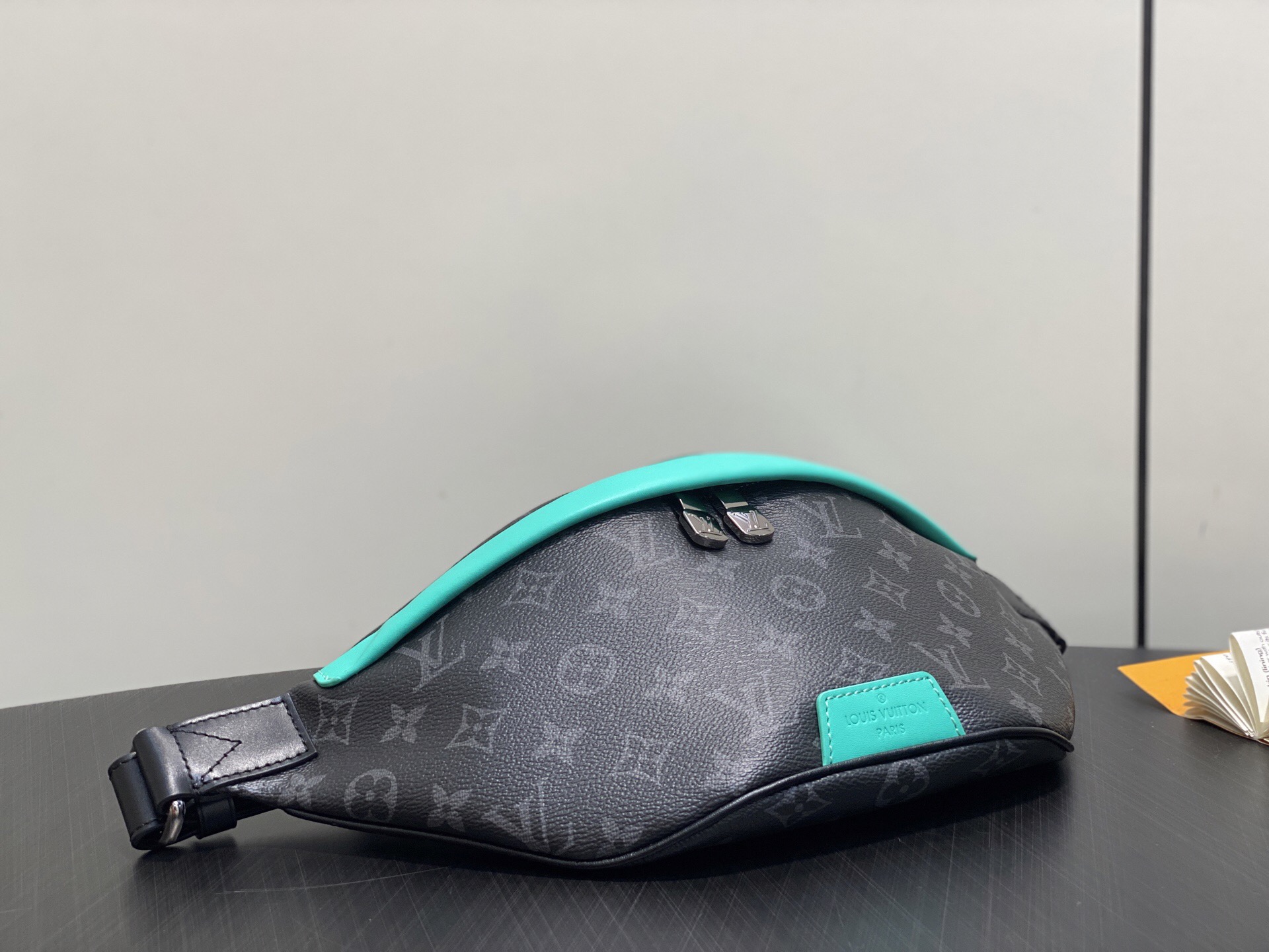 purse replicaM25924 Discovery Monogram Edipse 44 x 15x 9 x x M — photo 4