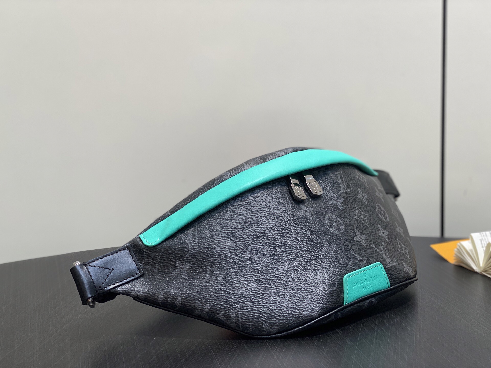 purse replicaM25924 Discovery Monogram Edipse 44 x 15x 9 x x M — photo 2