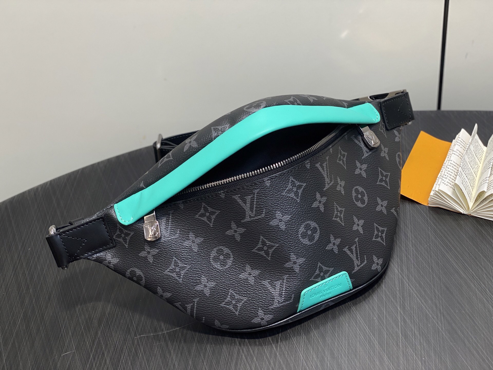 purse replicaM25924 Discovery Monogram Edipse 44 x 15x 9 x x M — photo 8