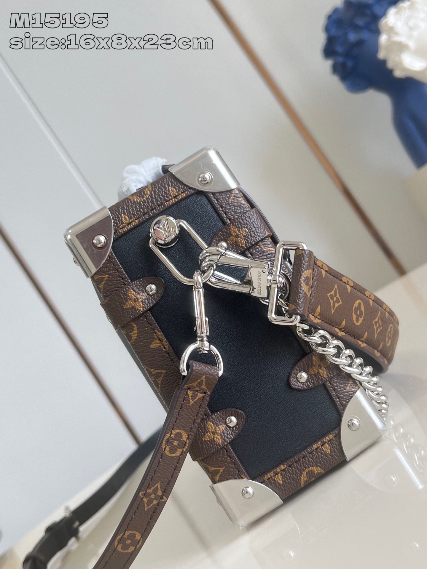Louis Vuitton Side Trunk Vibe Bag, Leather, Black, 16 x 8.5 x 23.5 cm 5 i1756835496851 375 0 3