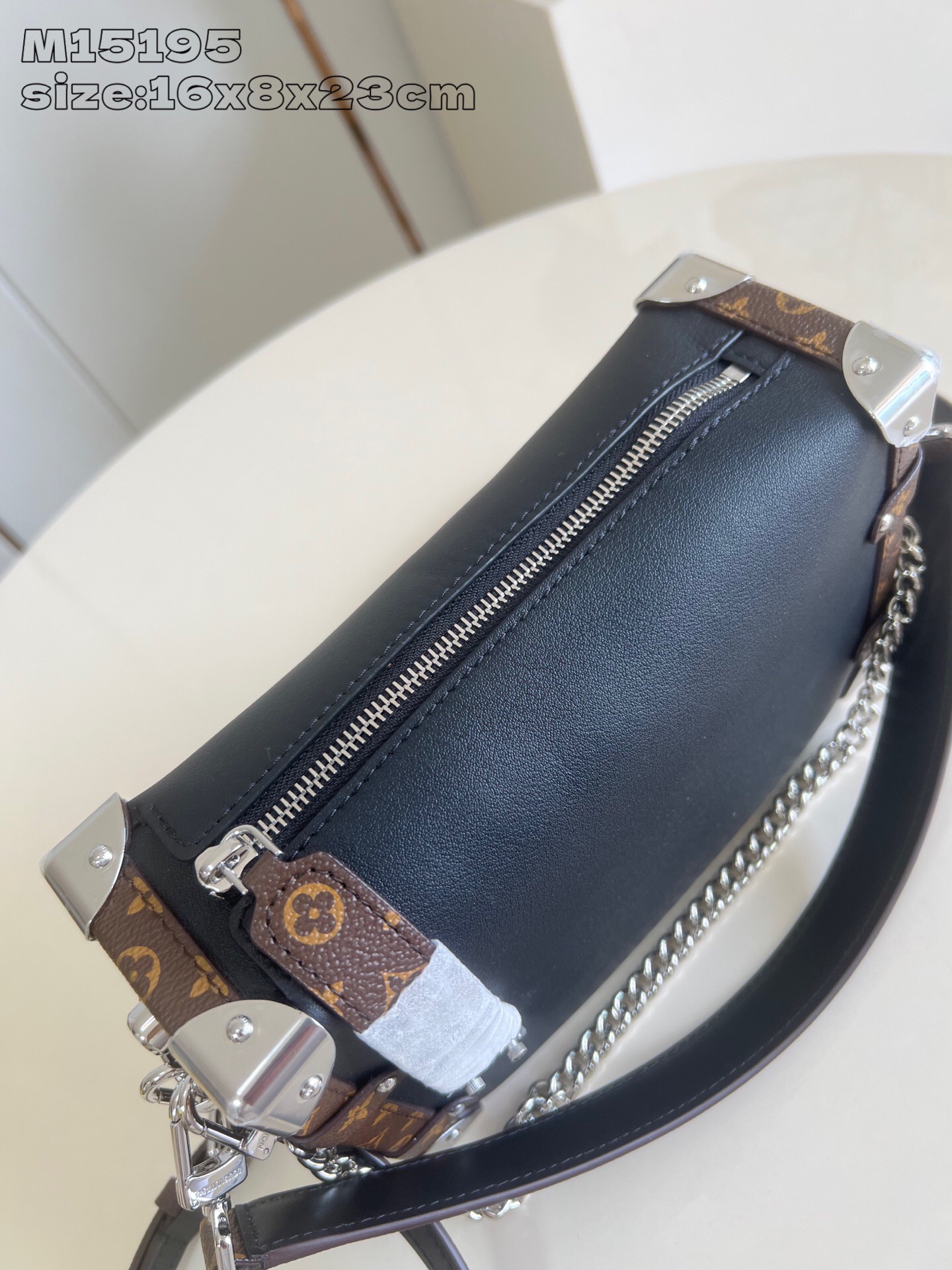Louis Vuitton Side Trunk Vibe Bag, Leather, Black, 16 x 8.5 x 23.5 cm 8 i1756835496852 1997 0 6