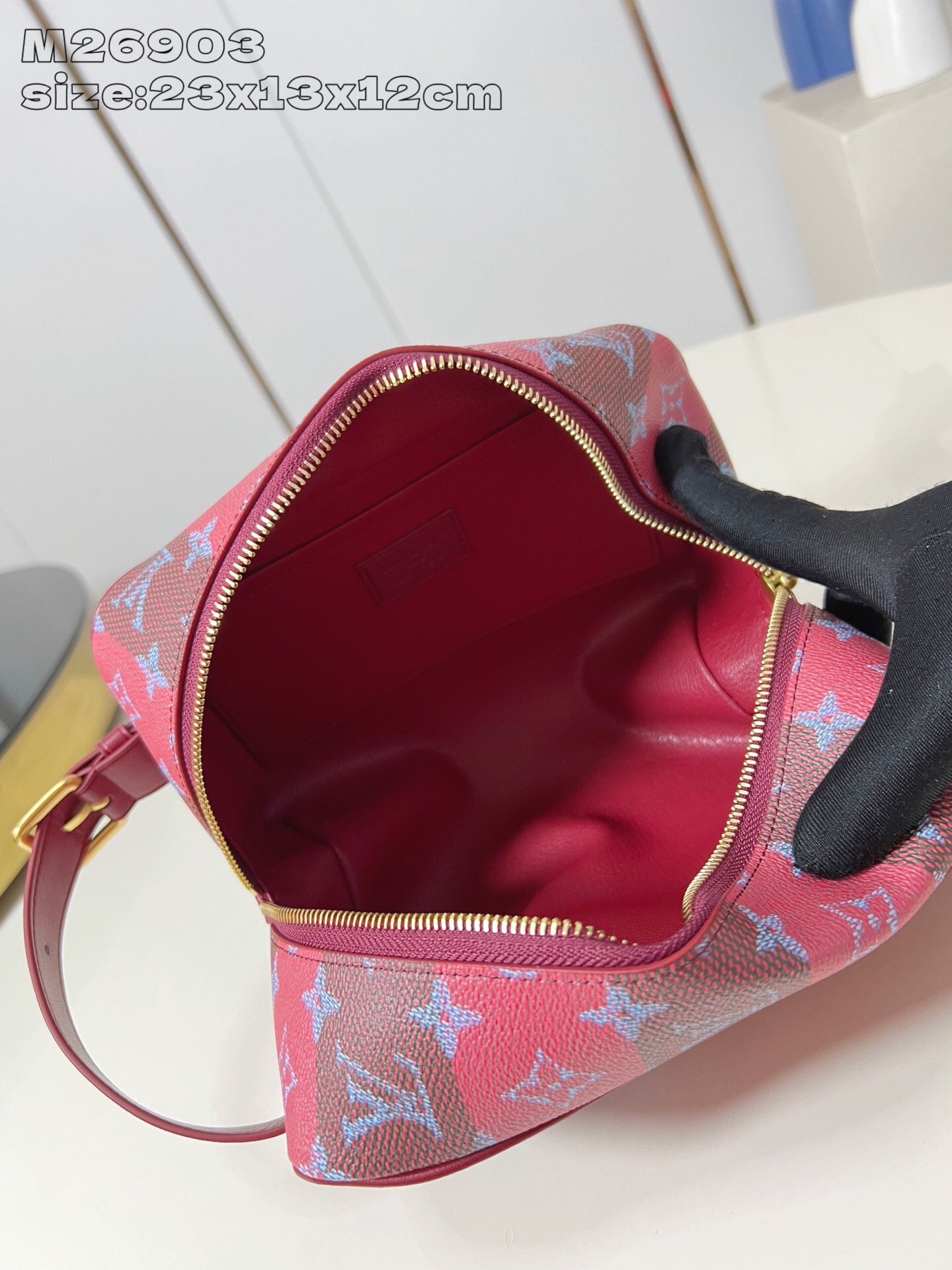 Louis Vuitton Monogram Locker Dopp Kit - Travel Companion, 23 x 13 x 12 cm 12 i1758223013357 1937 0 10