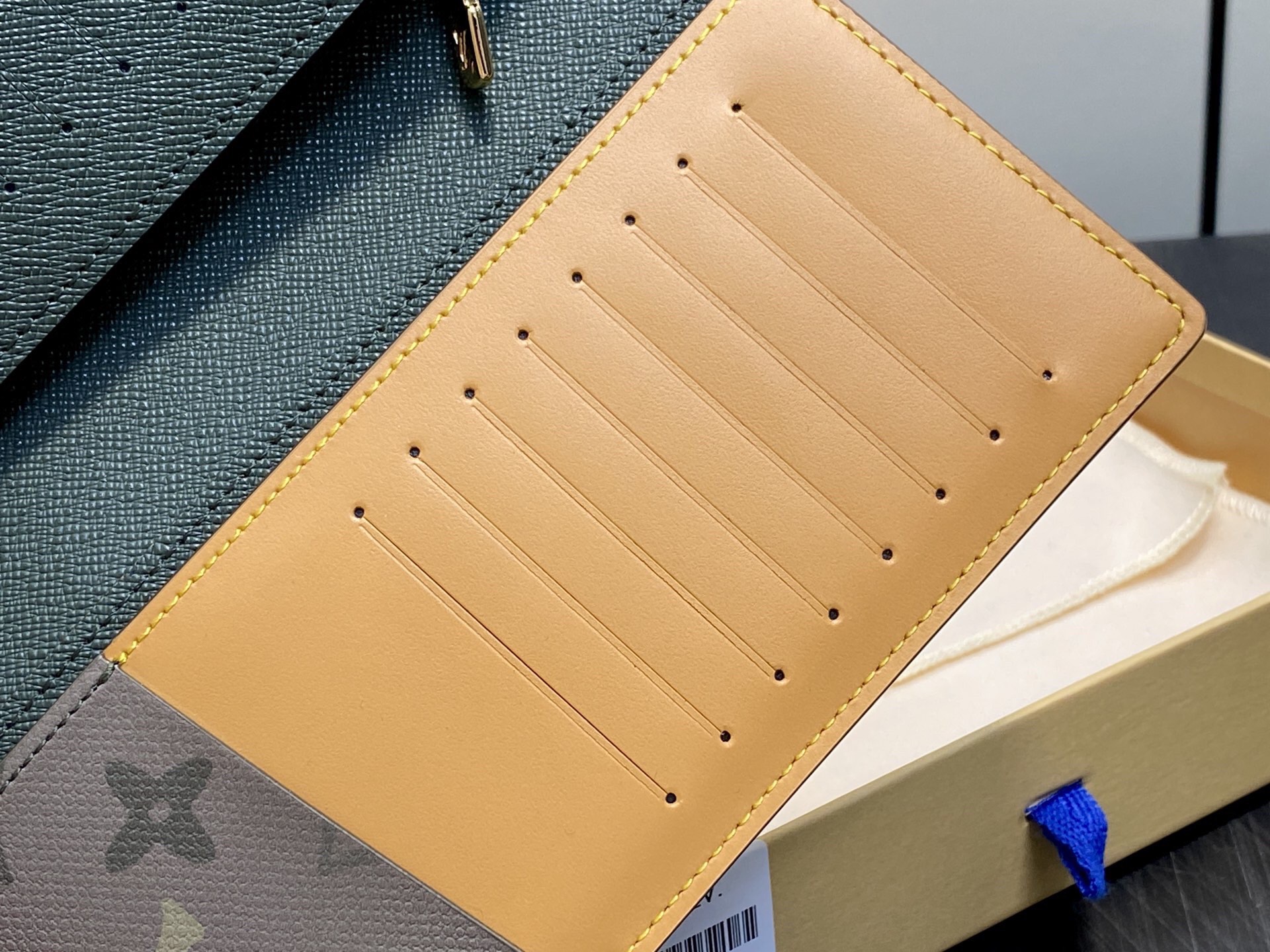 LV Style Beige Leather Wallet Bags Wallet detail image 9 from source 759916