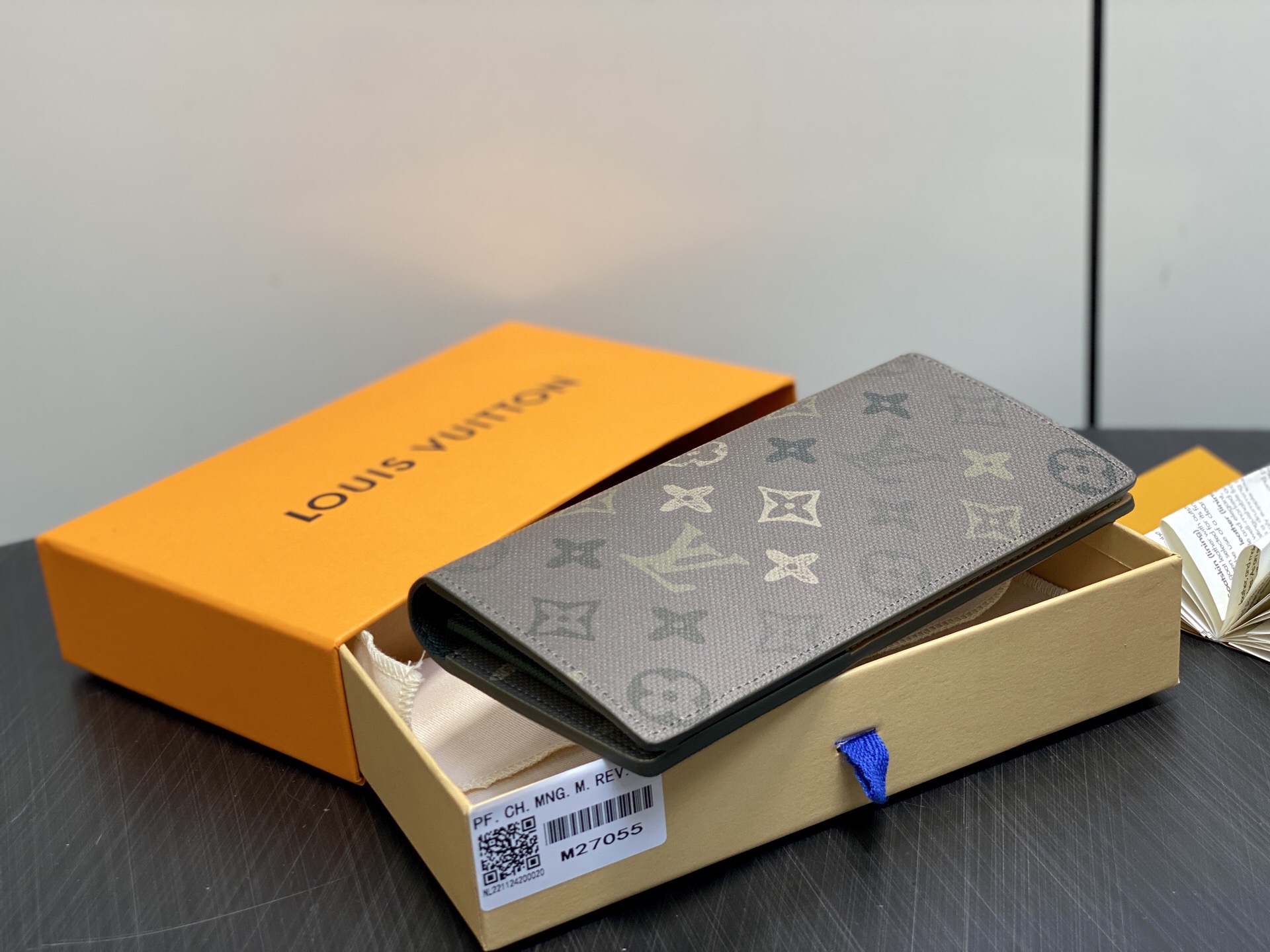 LV Style Beige Leather Wallet Bags Wallet detail image 4 from source 759916