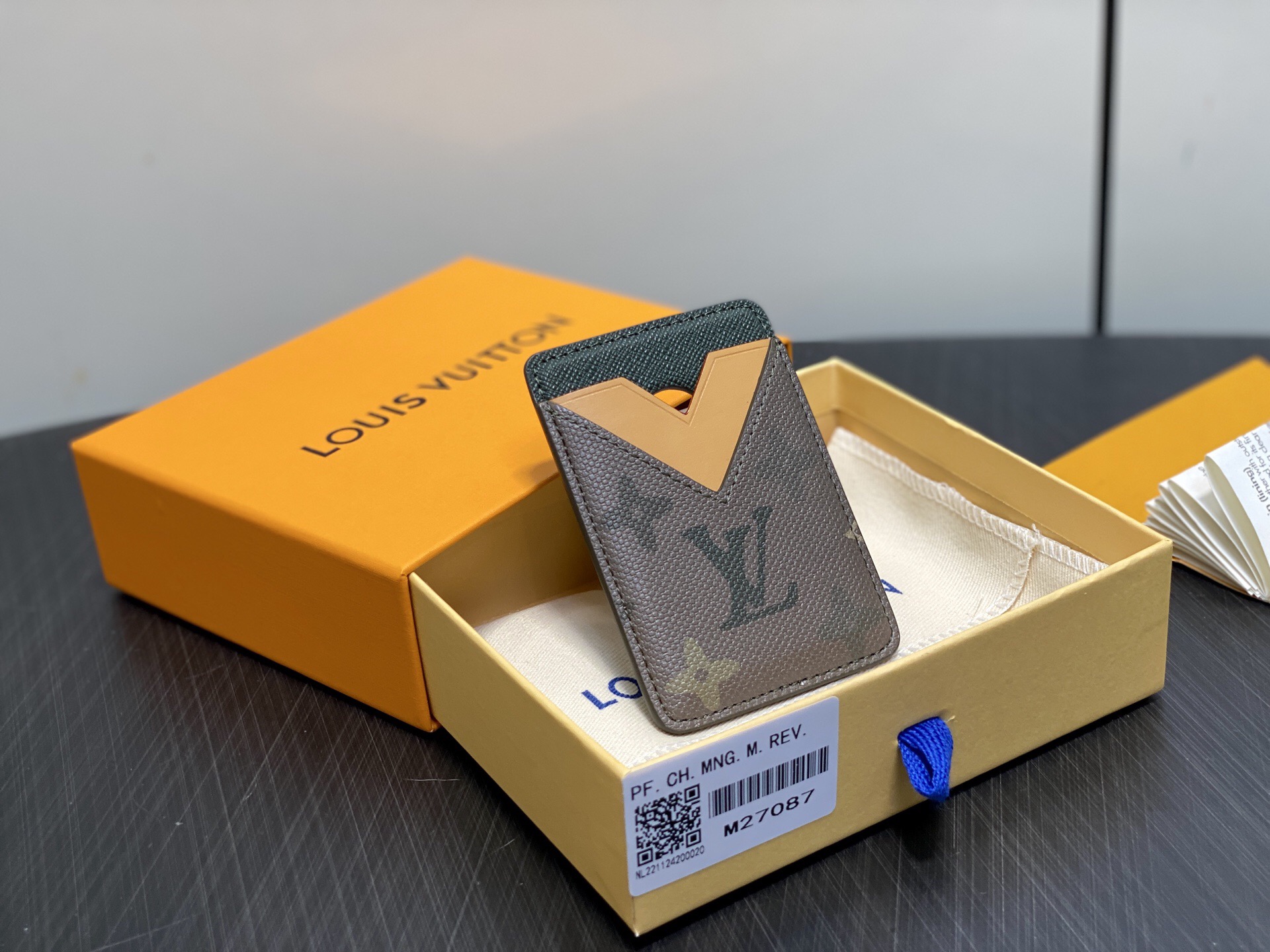 LV Style Beige Leather Card Holder Lookbook Reference image 1