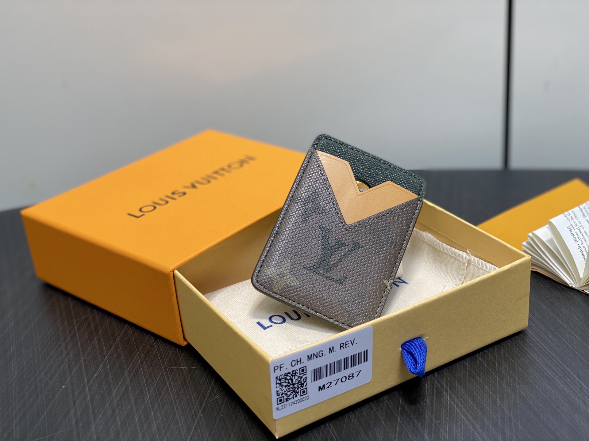 LV Style Beige Leather Card Holder Lookbook Reference image 2