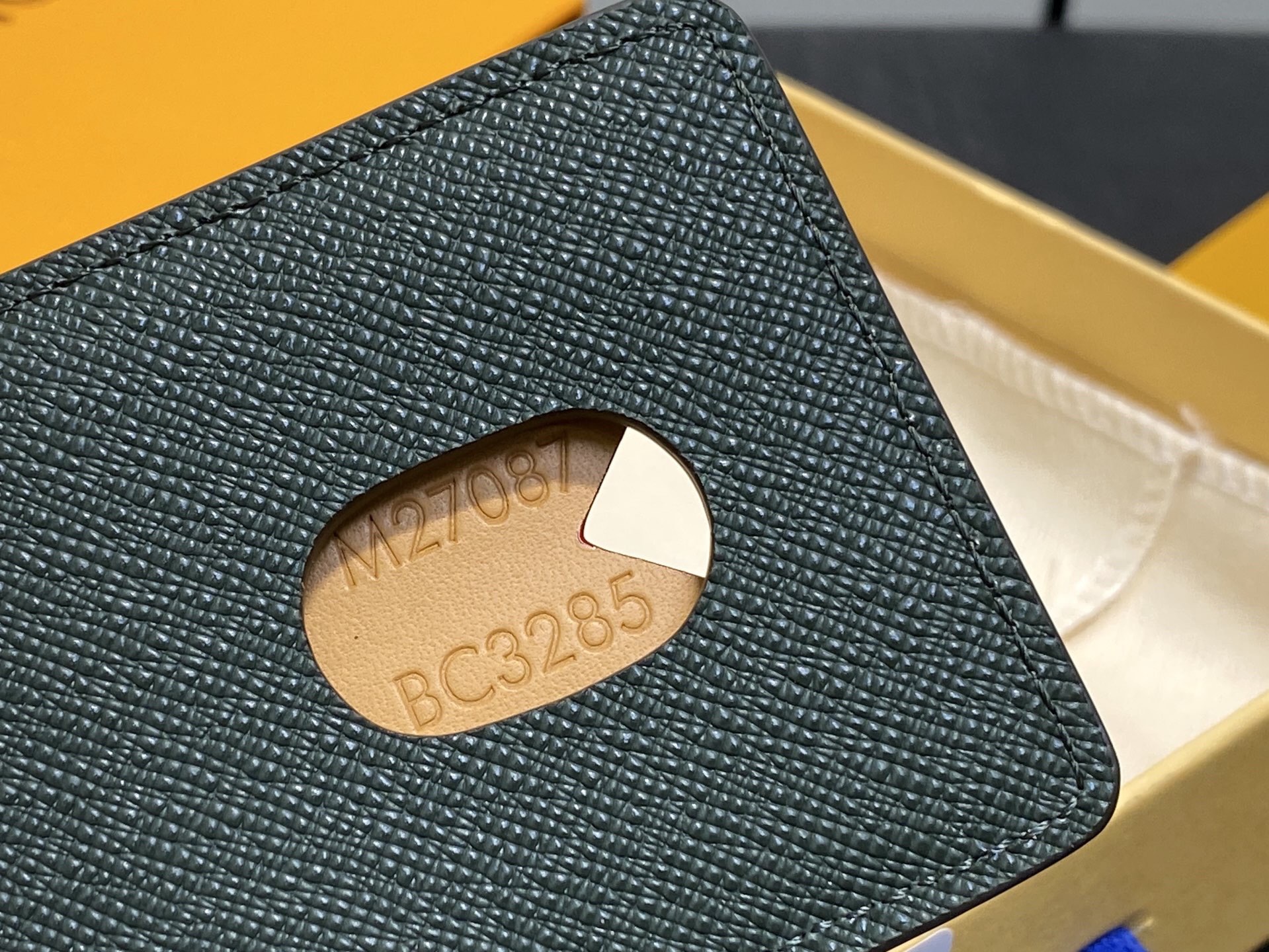 LV Style Beige Leather Card Holder Bags detail image 5 from source 759920