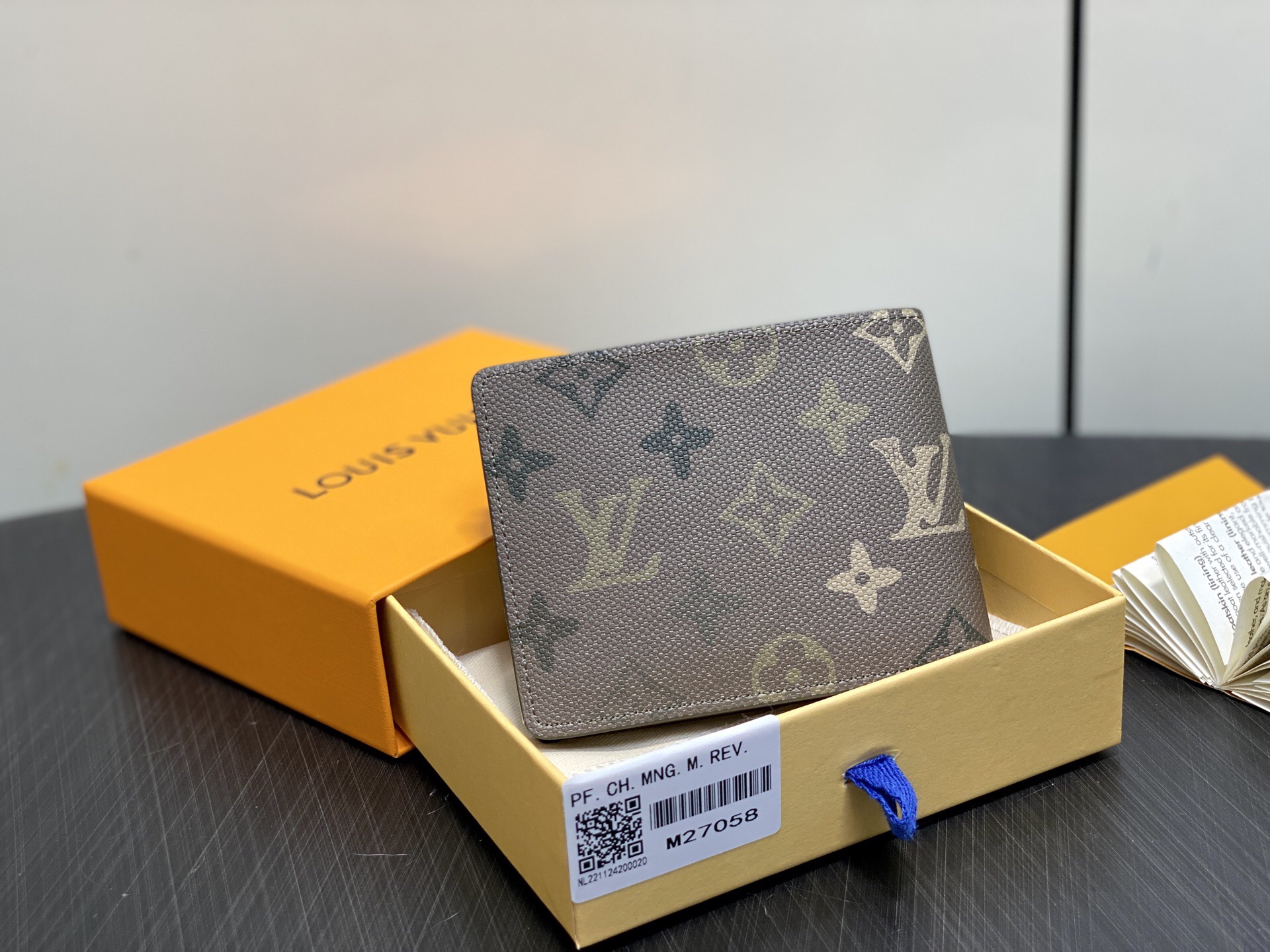 LV Style Beige Canvas Wallet Lookbook Reference image 2