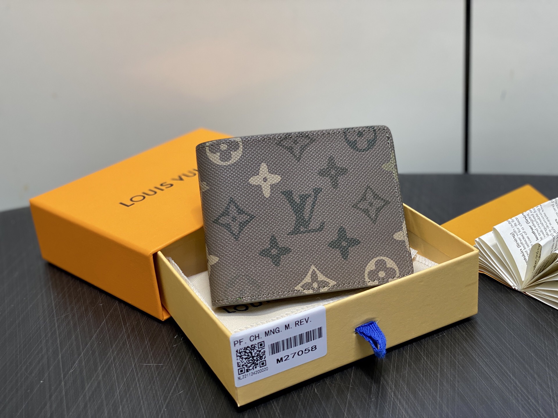 LV Style Beige Canvas Wallet Lookbook Reference image 1