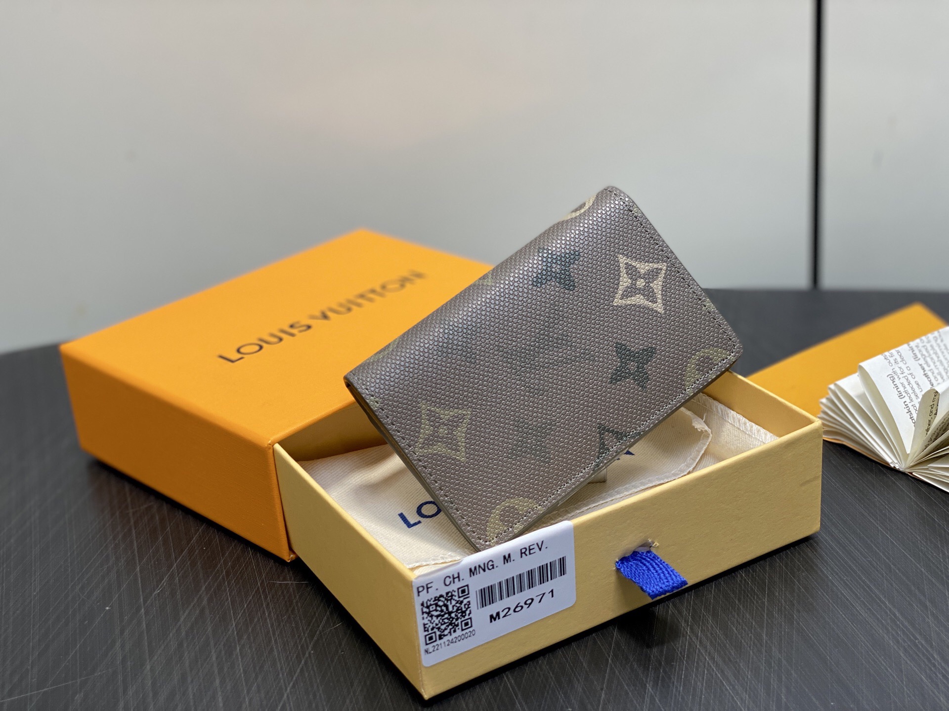 LV Style Beige Leather Card Holder Lookbook Reference image 2