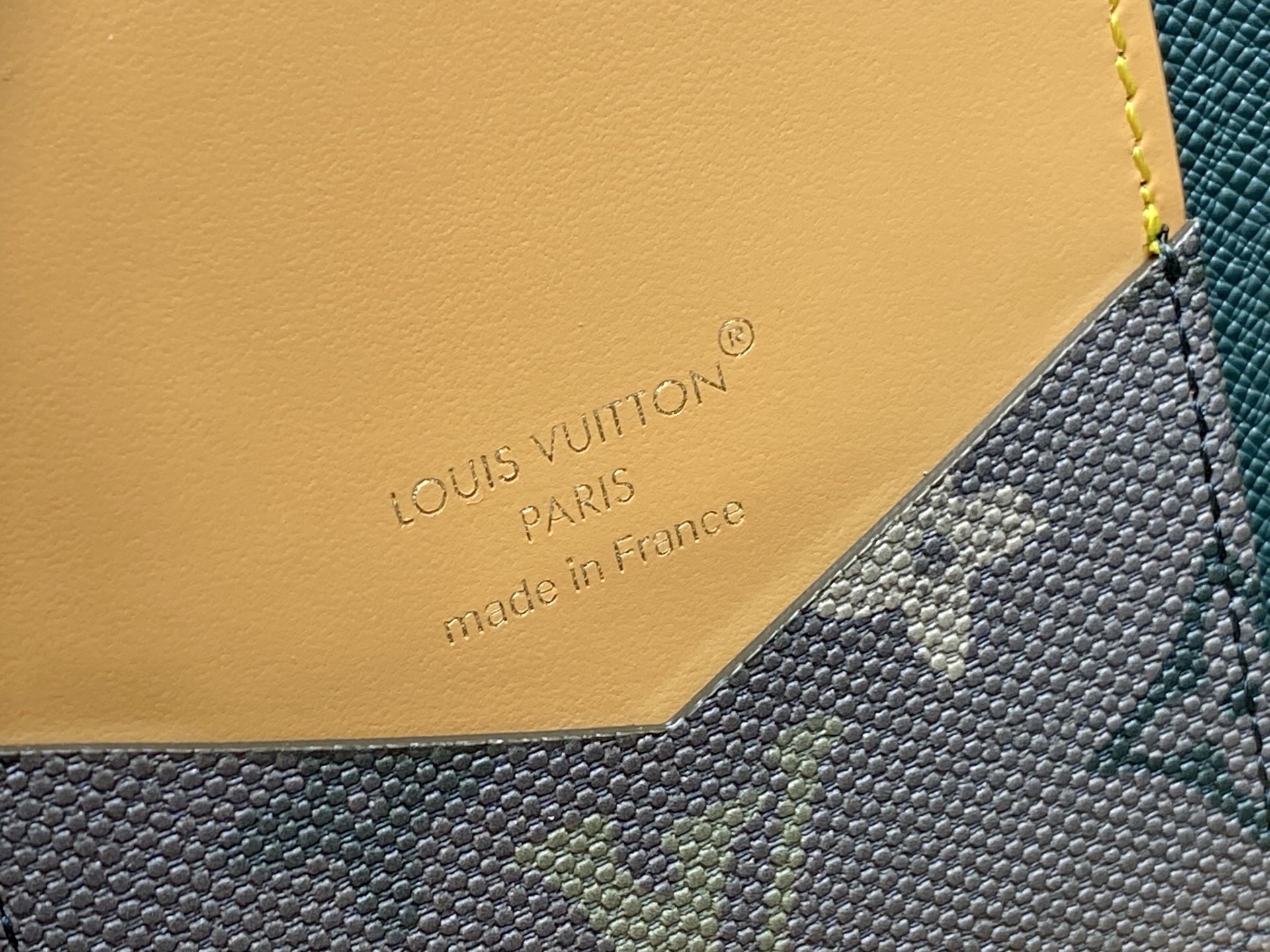 LV Style Beige Leather Passport Cover Bags detail image 8 from source 759918